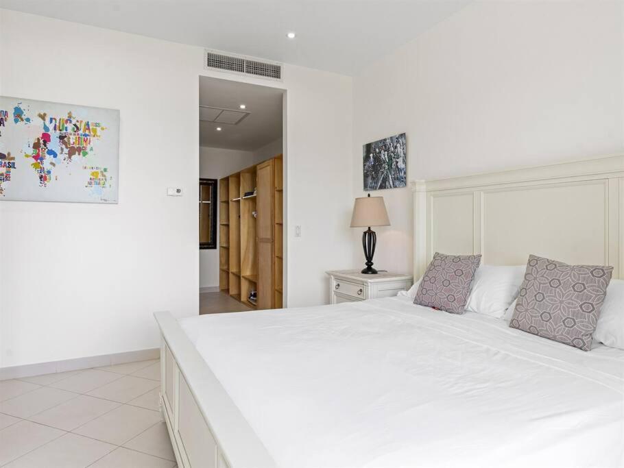 Luxury Lagoon-View Condo Steps to Beach