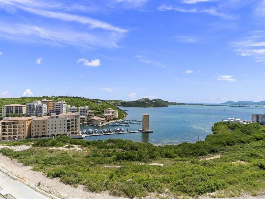 Luxury Lagoon-View Condo Steps to Beach
