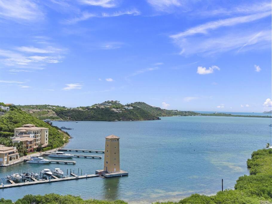 Luxury Lagoon-View Condo Steps to Beach