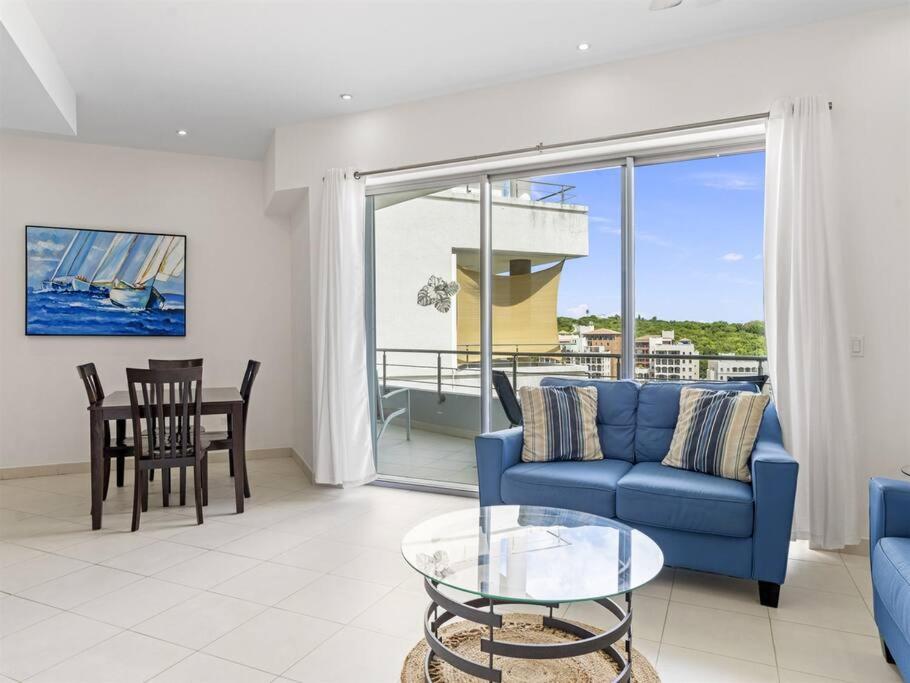 Luxury Lagoon-View Condo Steps to Beach