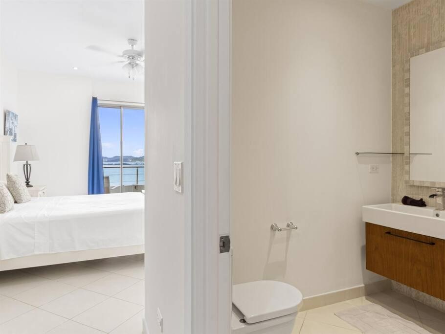 Luxury Lagoon-View Condo Steps to Beach