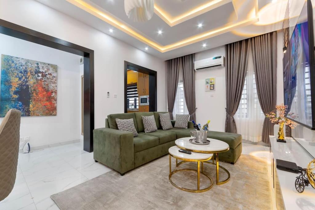 Aston Apartment - Simply Magnificent view 2
