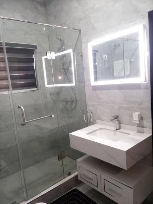 Aston Apartment - Simply Magnificent view 4