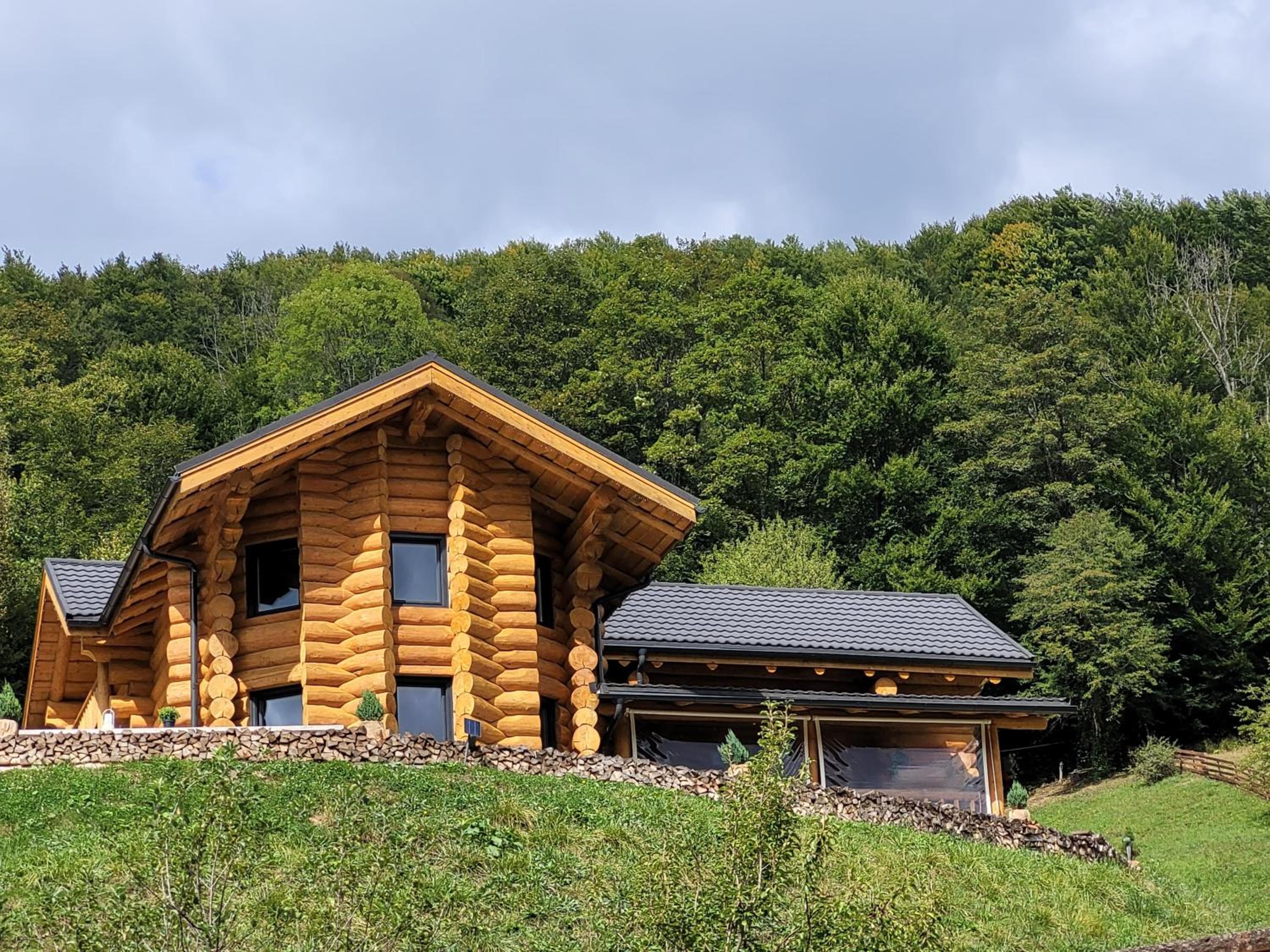 RALPH Cabin- Apuseni Mountains, Transylvania - main view
