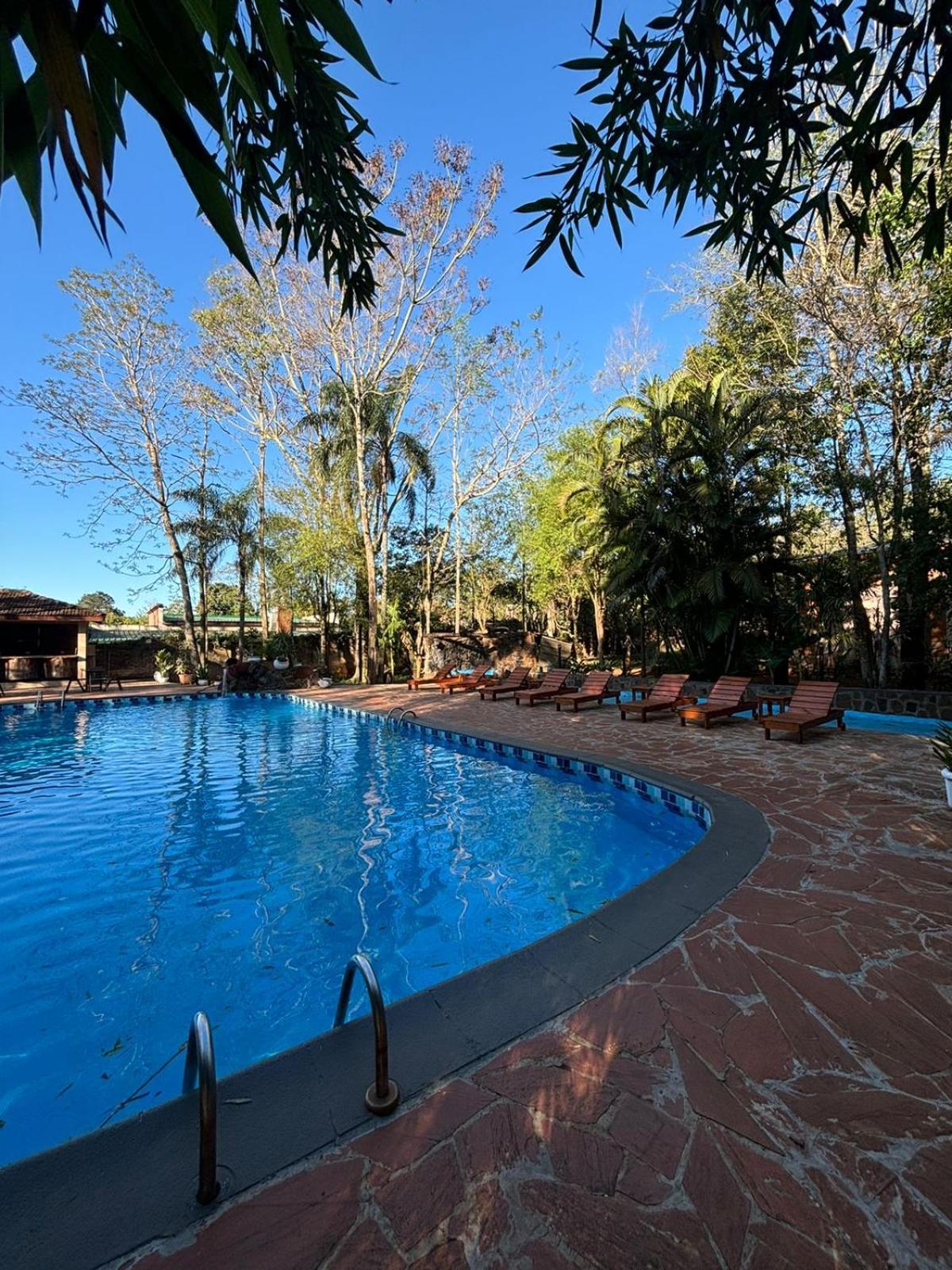 Six Garden Lodge
