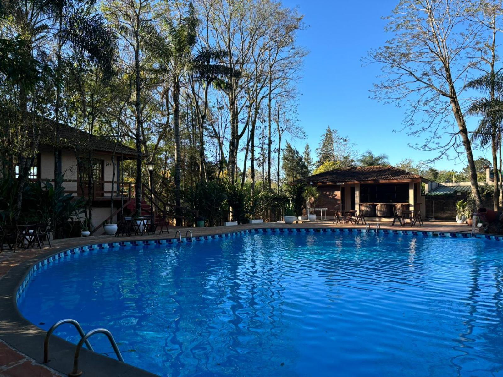 Six Garden Lodge