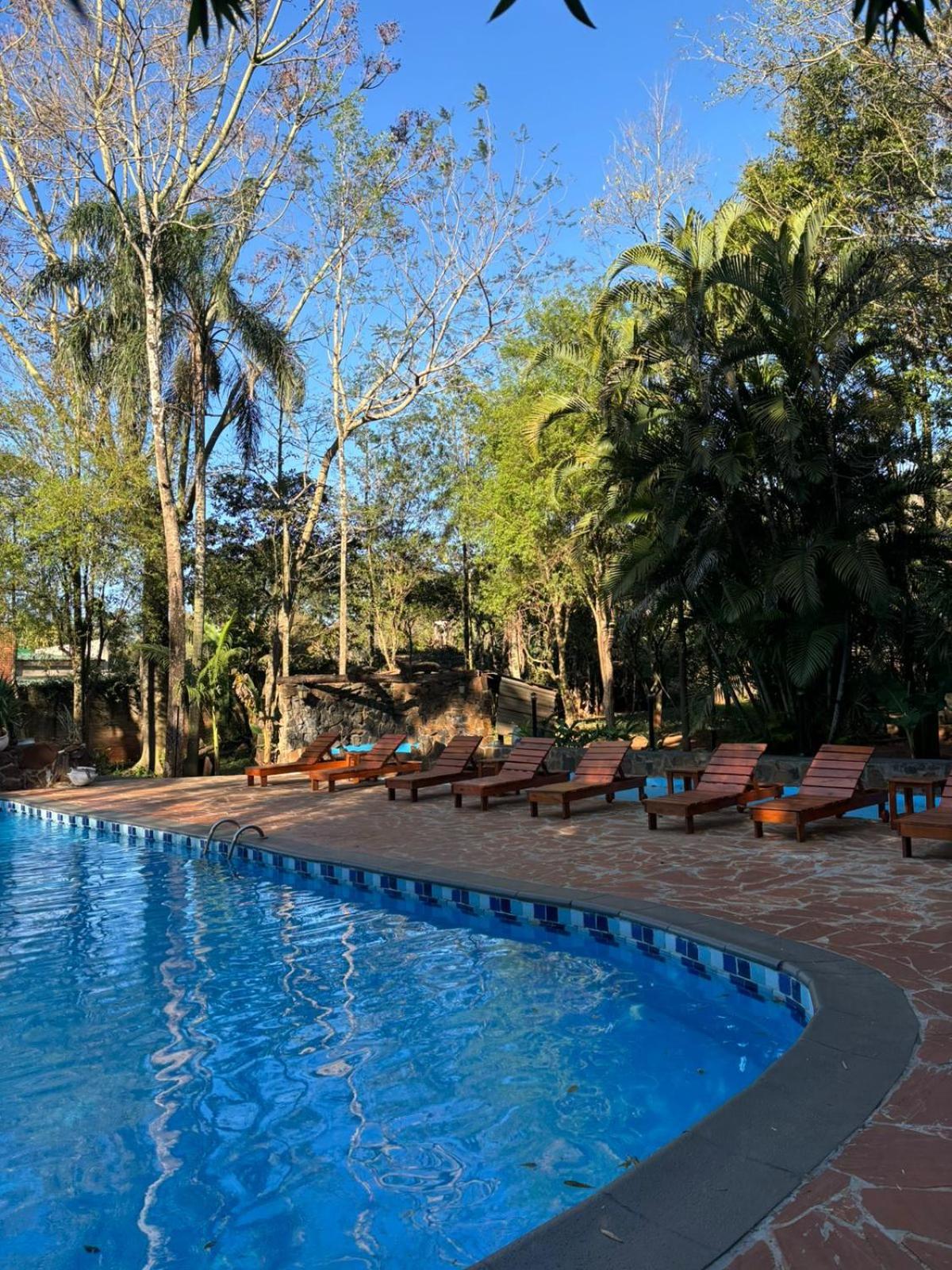 Six Garden Lodge