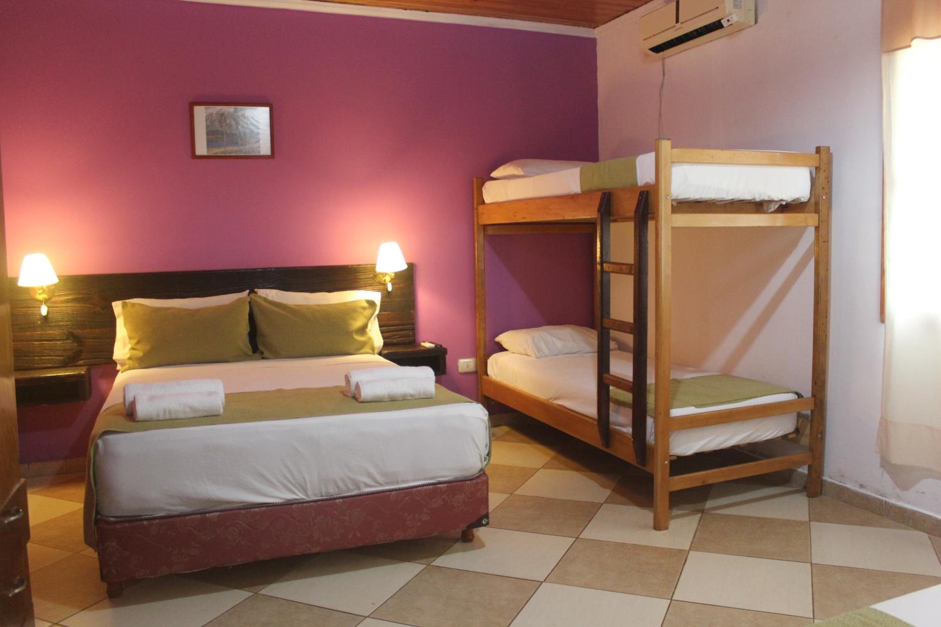 Six Garden Lodge