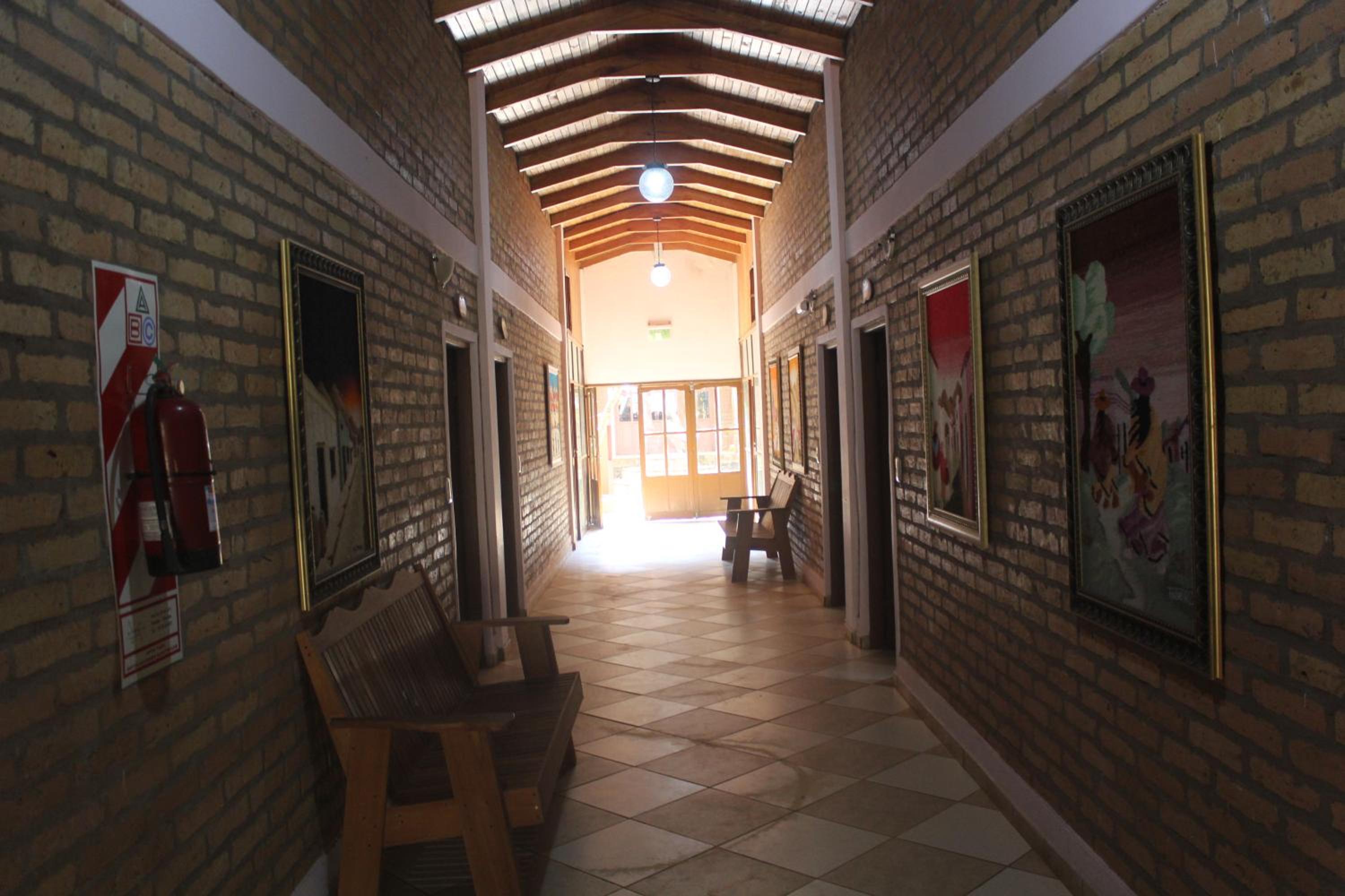 Six Garden Lodge