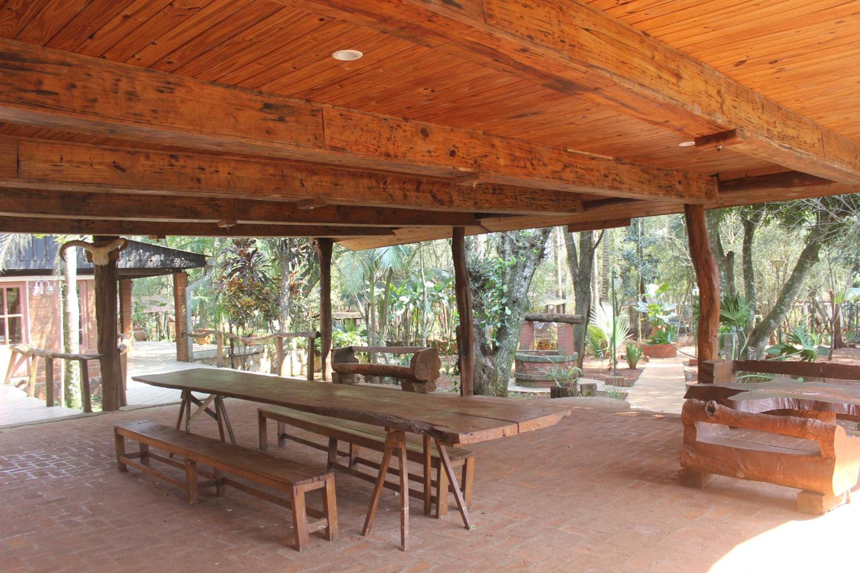 Six Garden Lodge