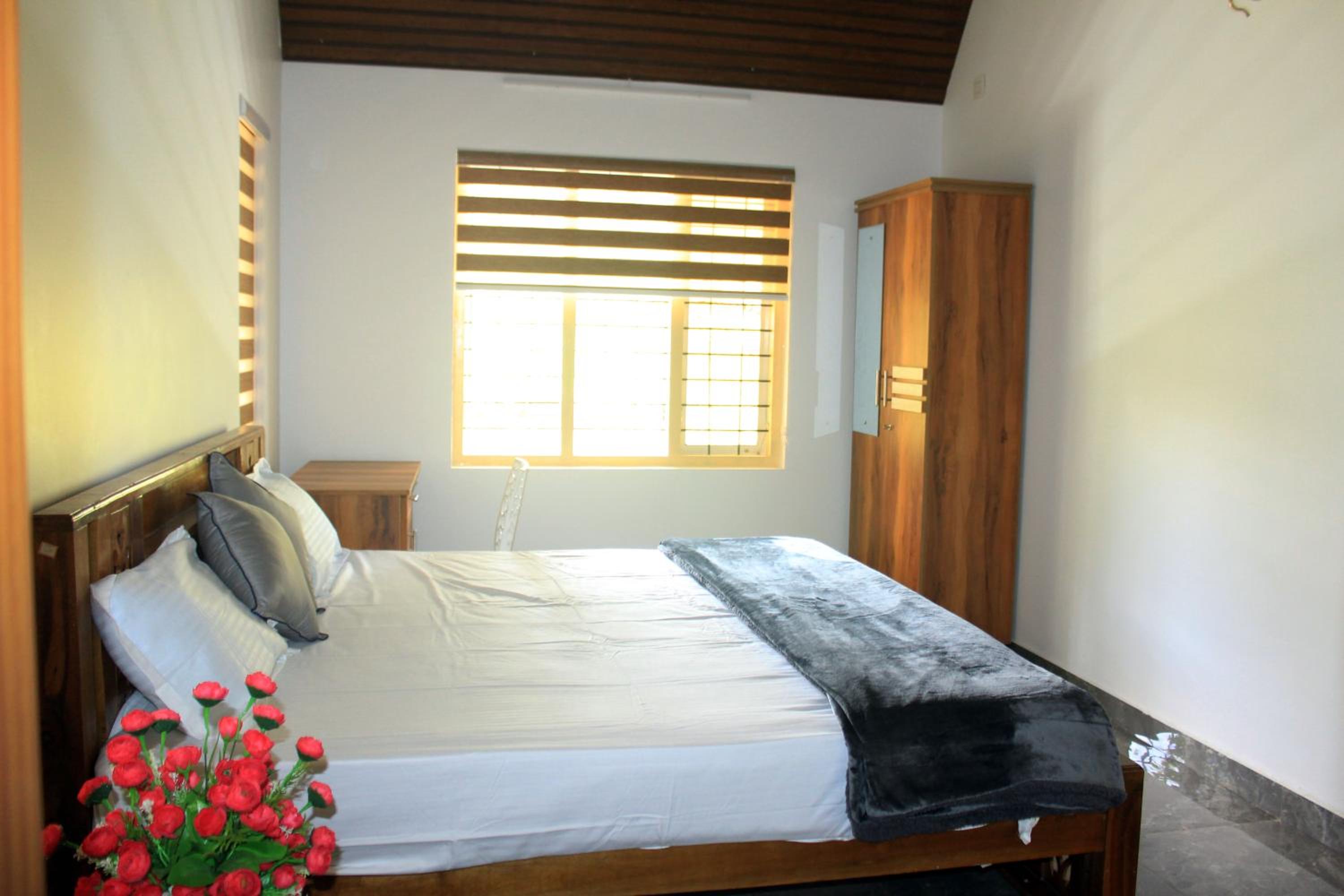2BHK Homestay at Vagamon with Pool, Campfire and BBQ- Oakwood Oasis