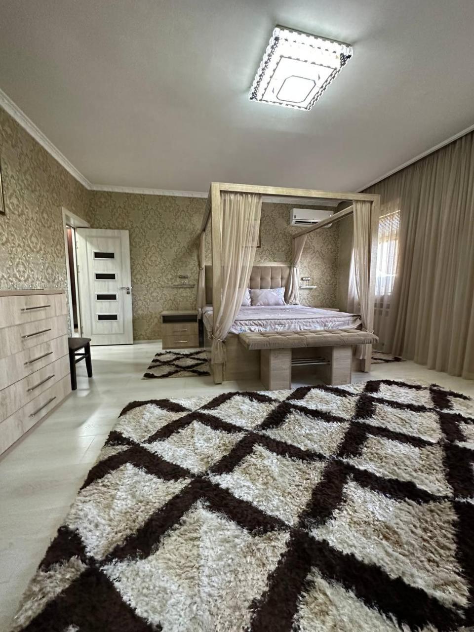 Oybek Apartment in the City Center view 3