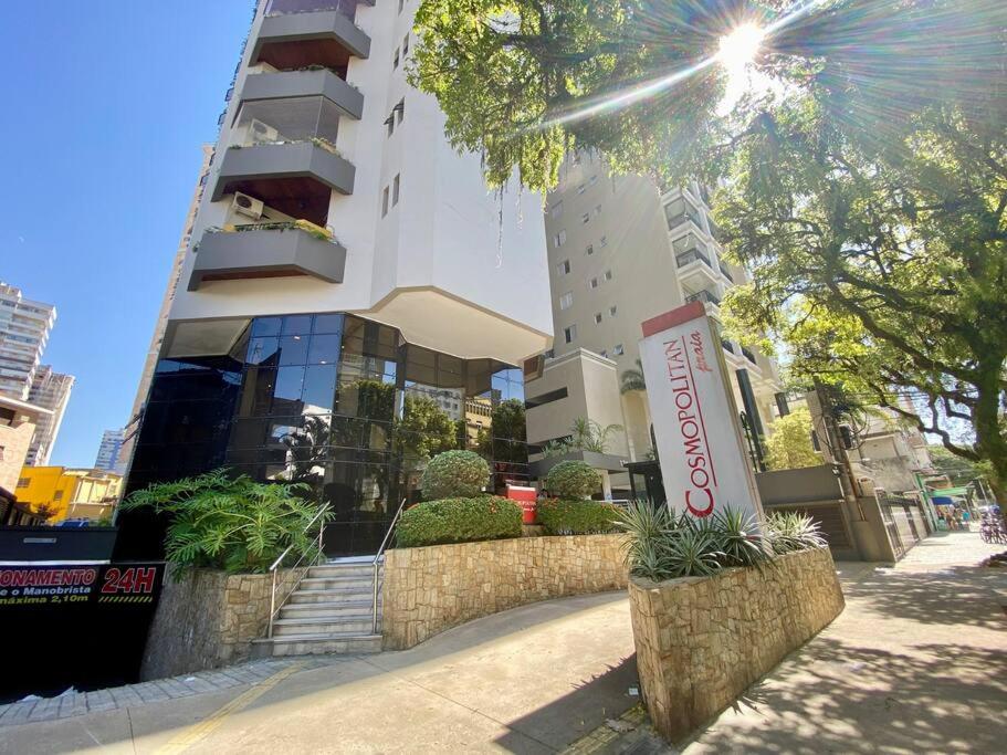 Estilo e aconchego com piscina no Gonzaga Santos