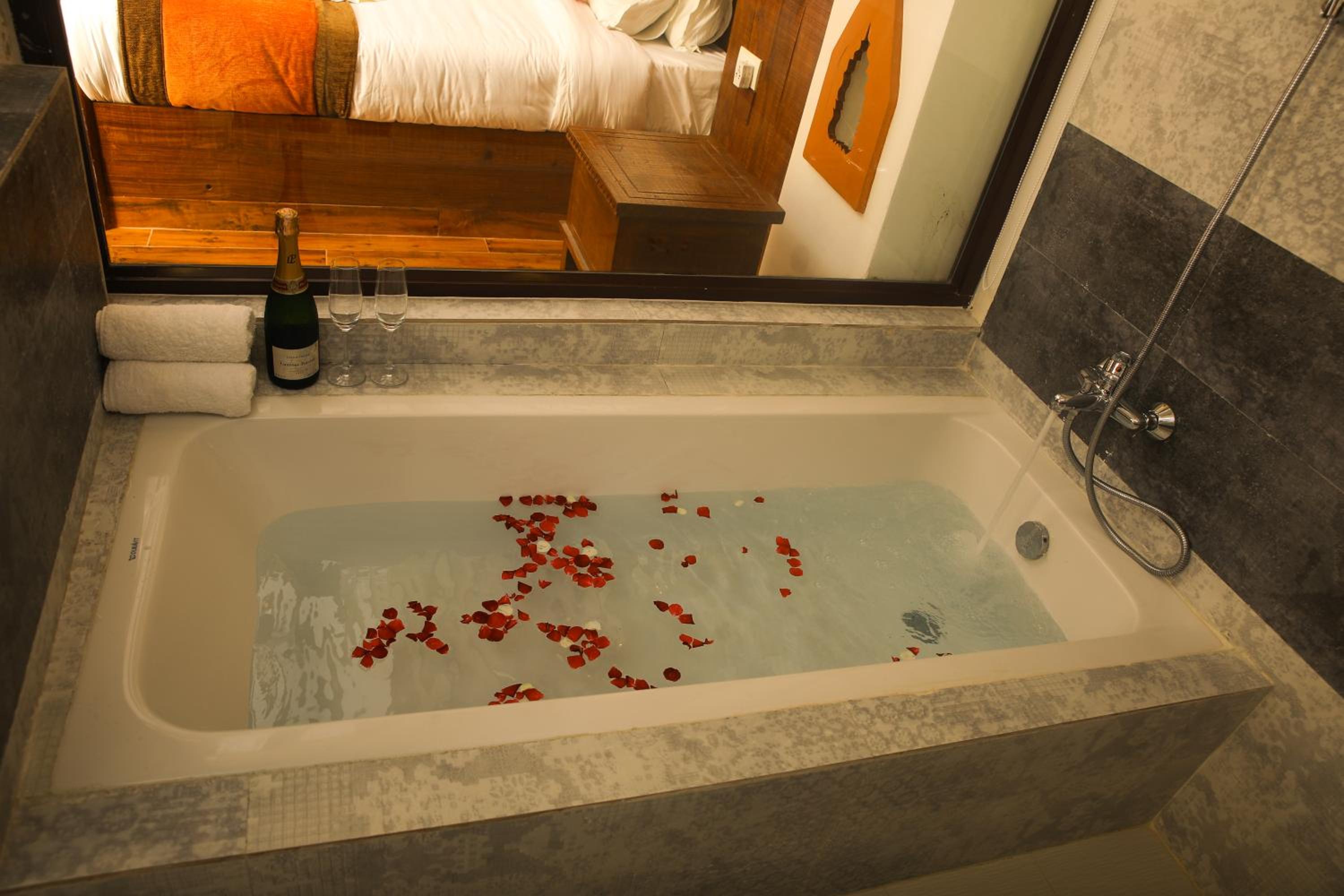 Hotel Jungle Crown
