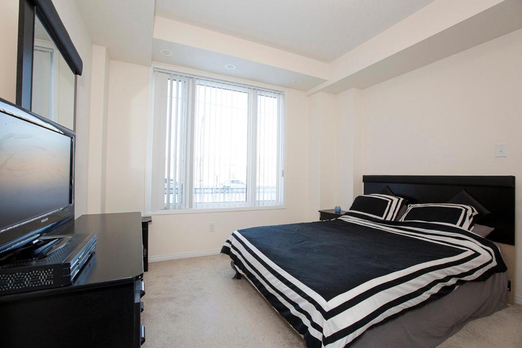 Entire House with Parking in Churchill Meadows