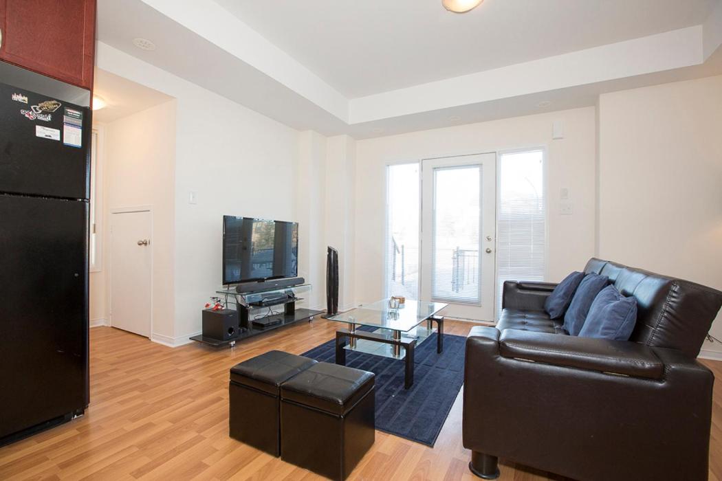 Entire House with Parking in Churchill Meadows