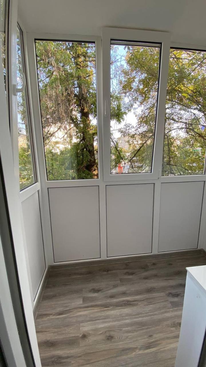 Grey & White Apart view 4
