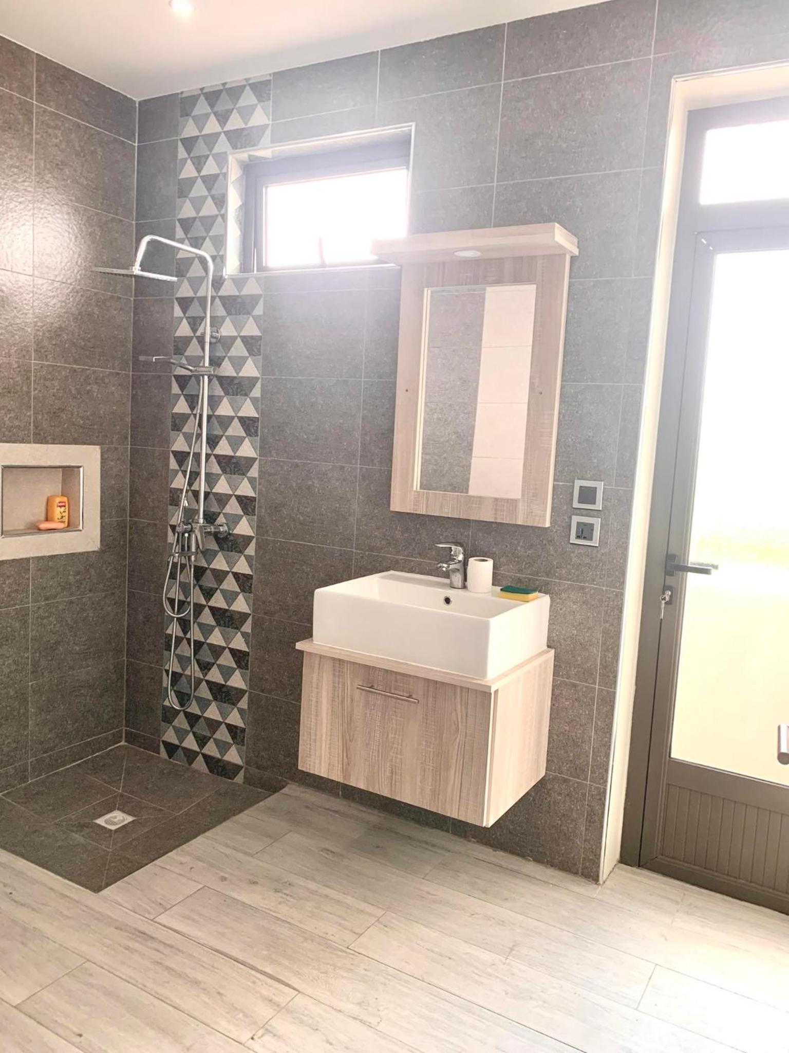 Newave Luxury Residence Appartement 08 view 4