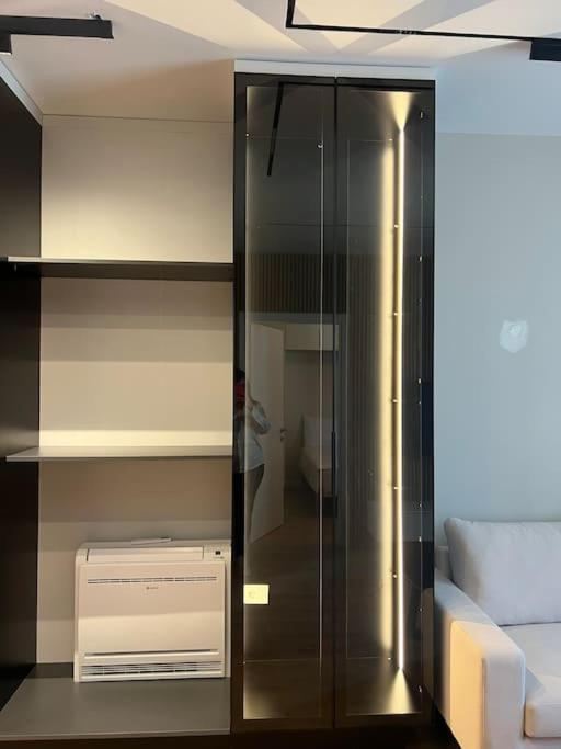 Modern New Apartment near Lake