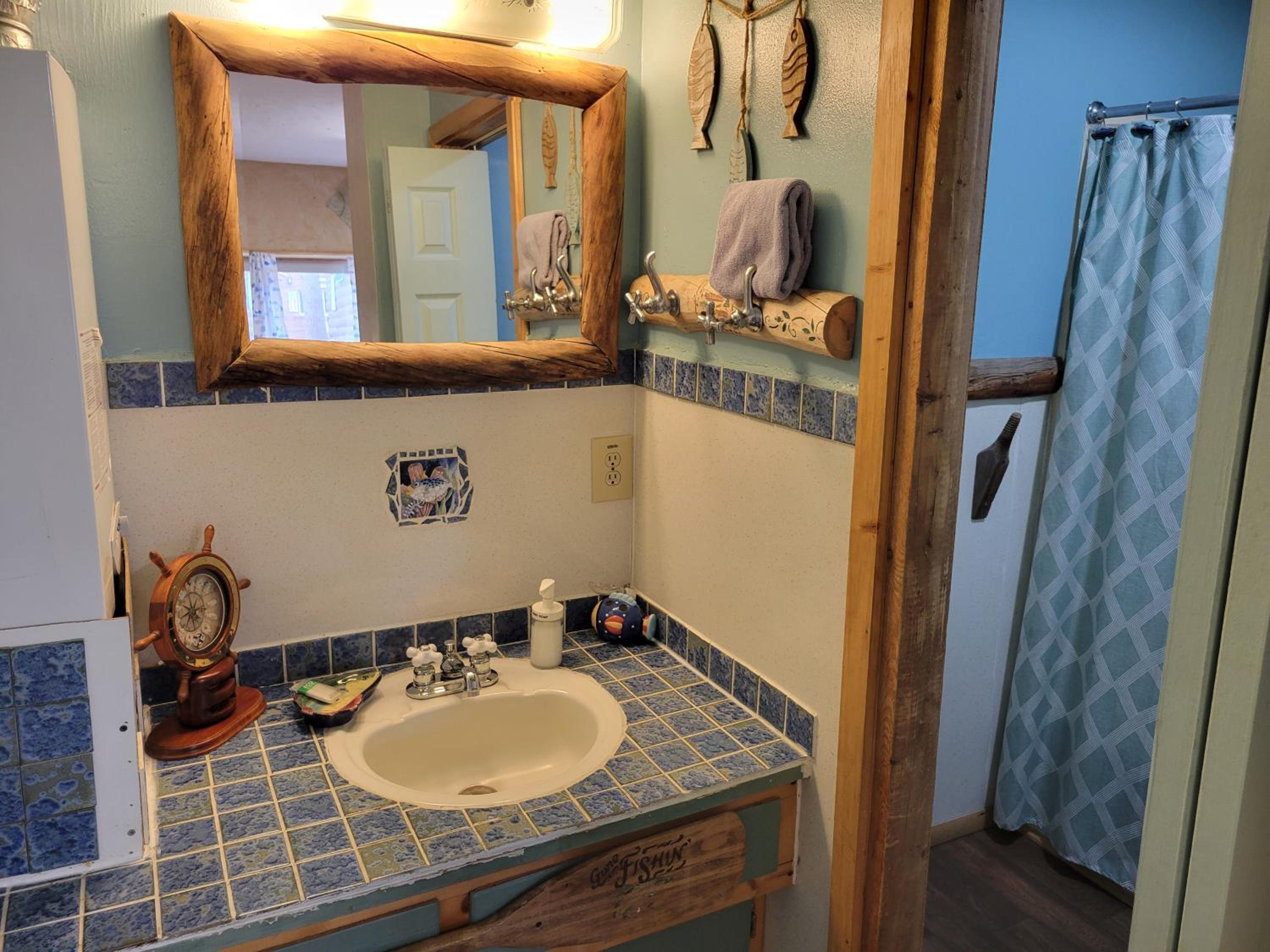Chinook Cabins & RV Park