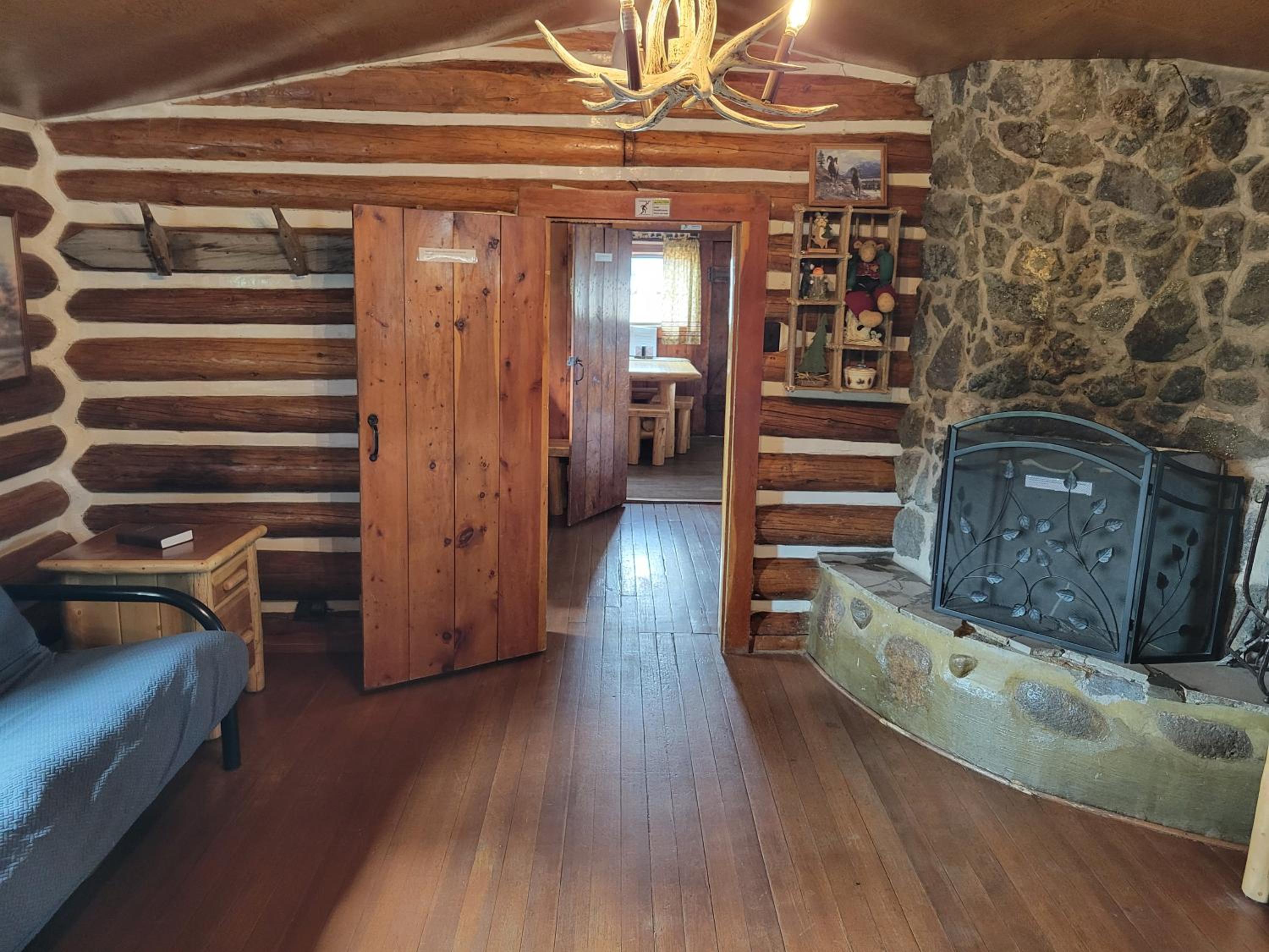 Chinook Cabins & RV Park