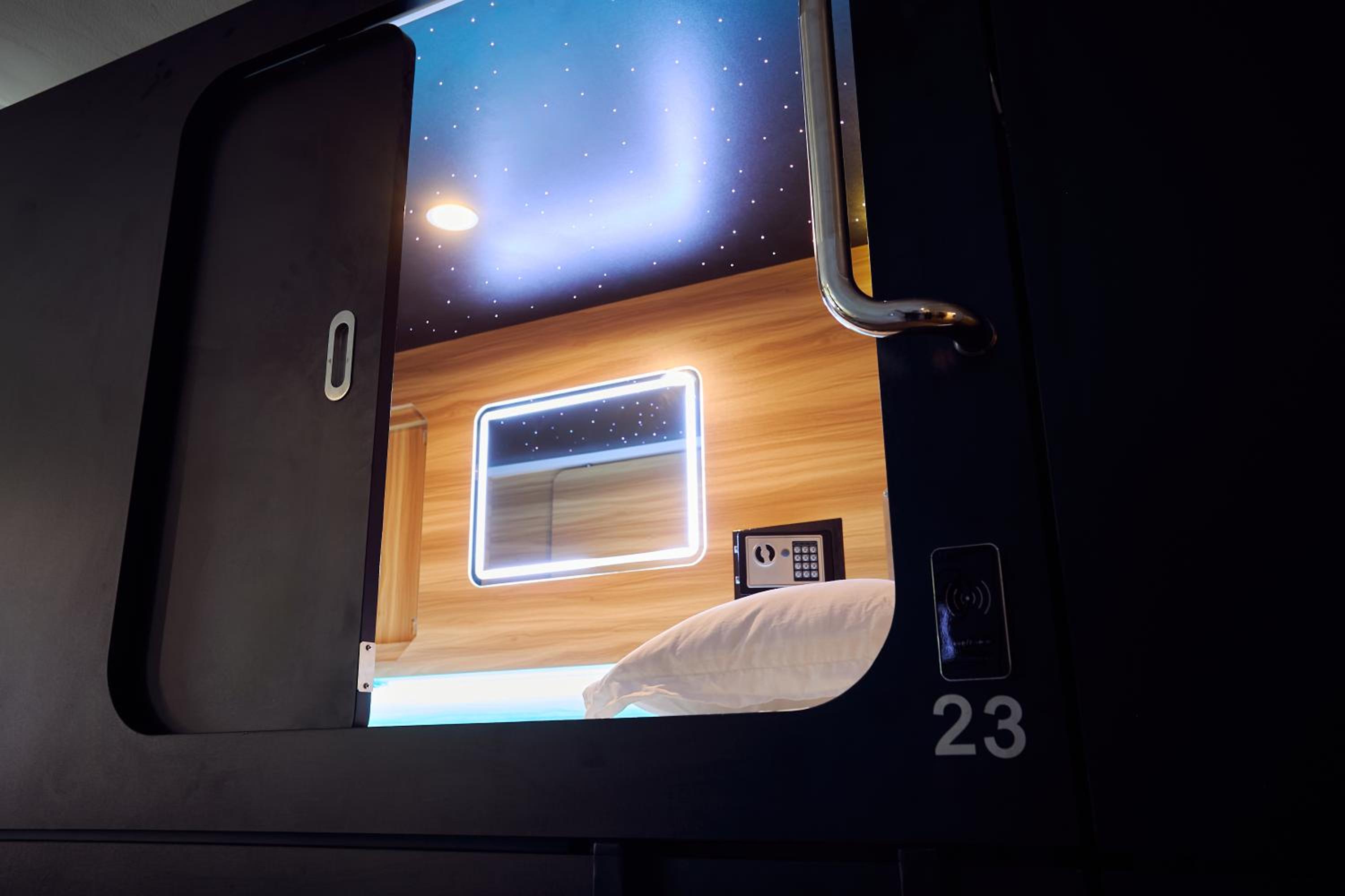 Capsule Hotel
