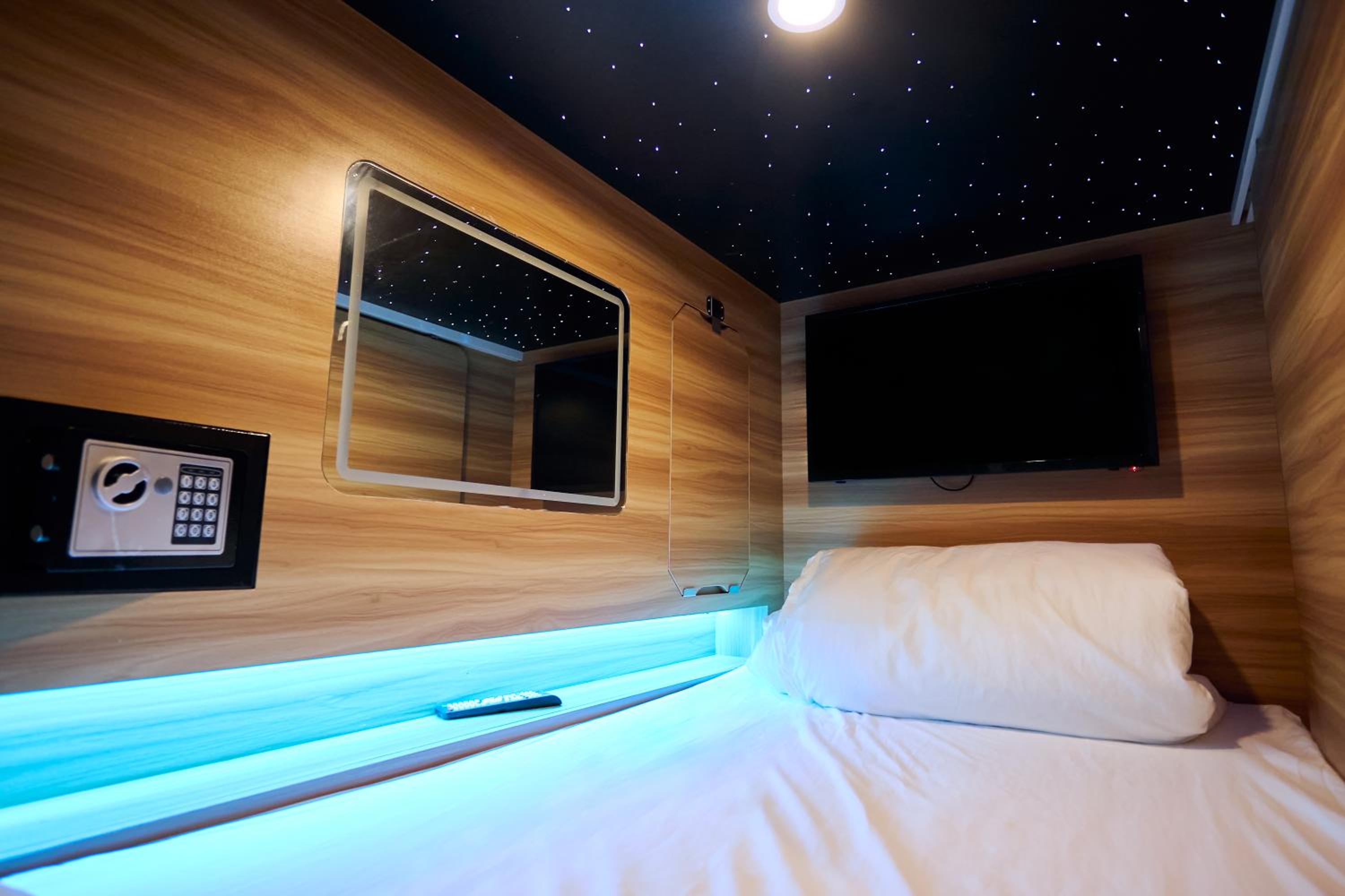 Capsule Hotel
