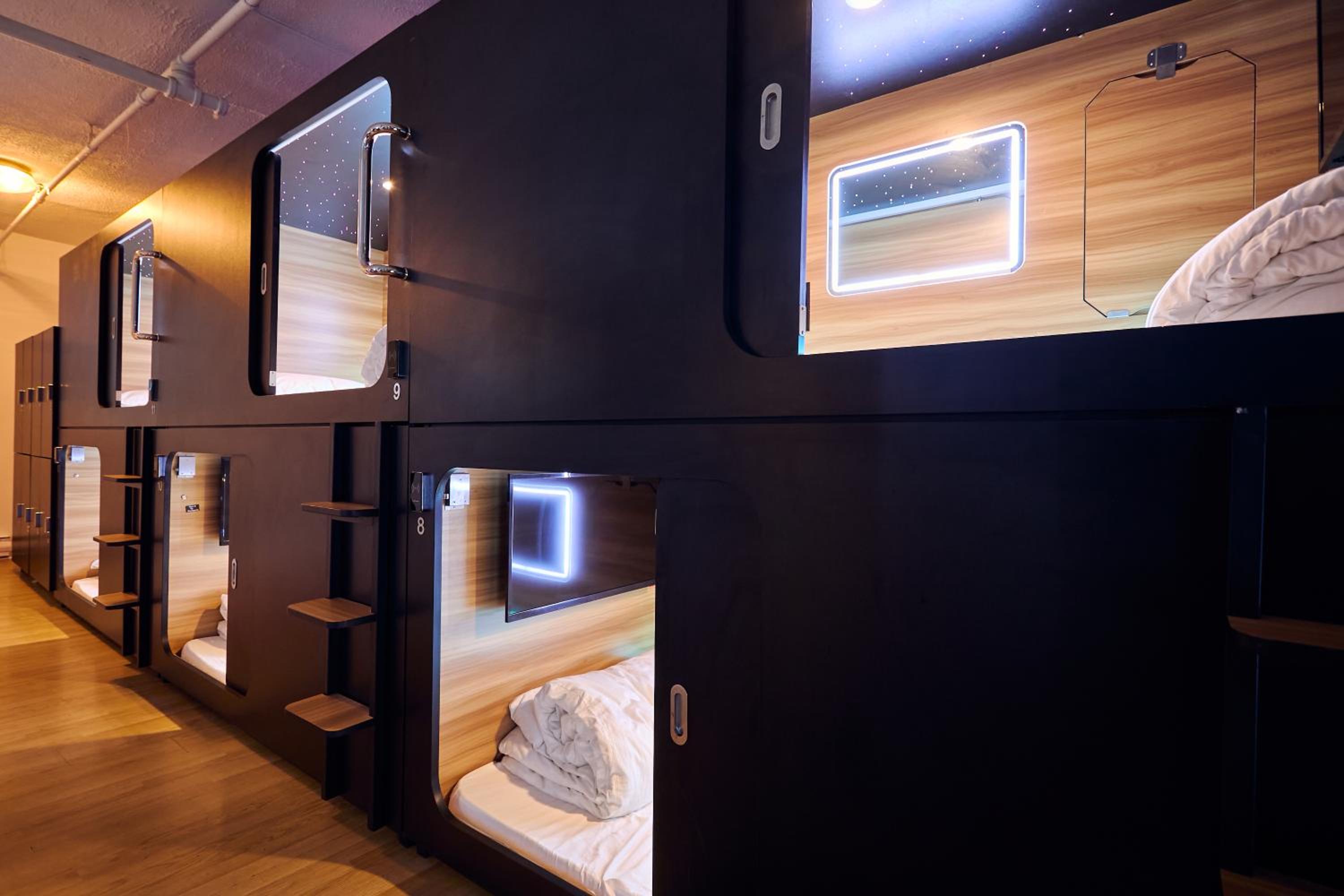 Capsule Hotel