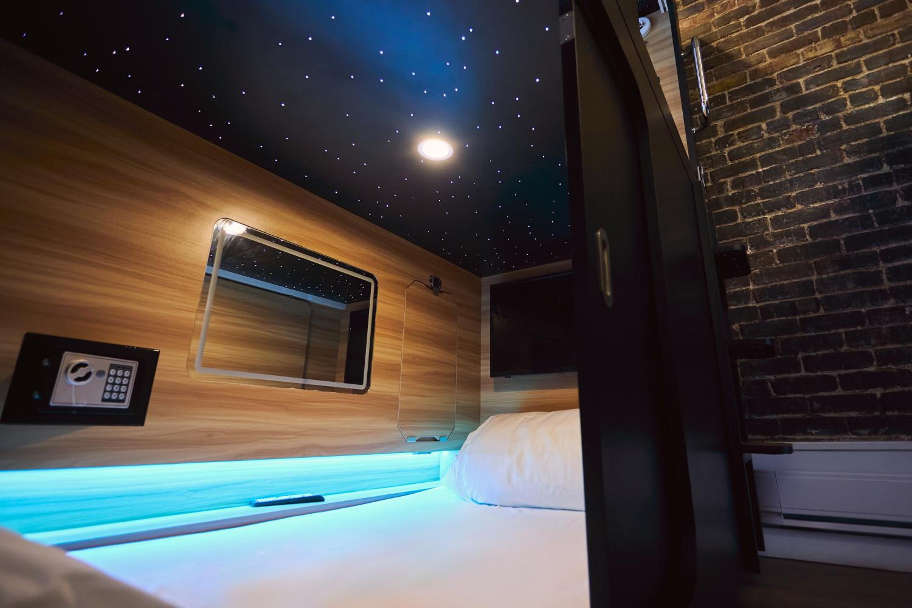 Capsule Hotel
