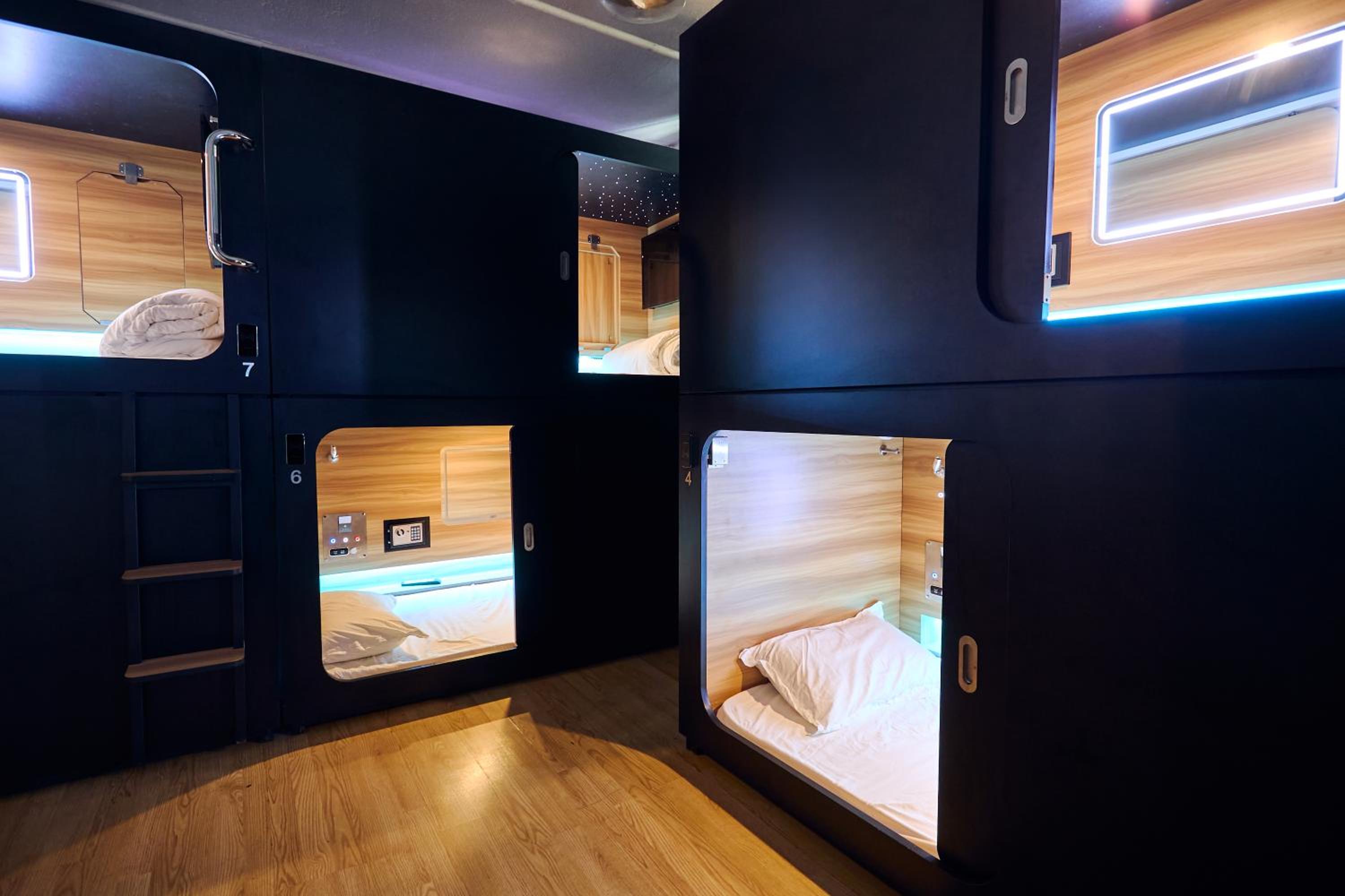 Capsule Hotel