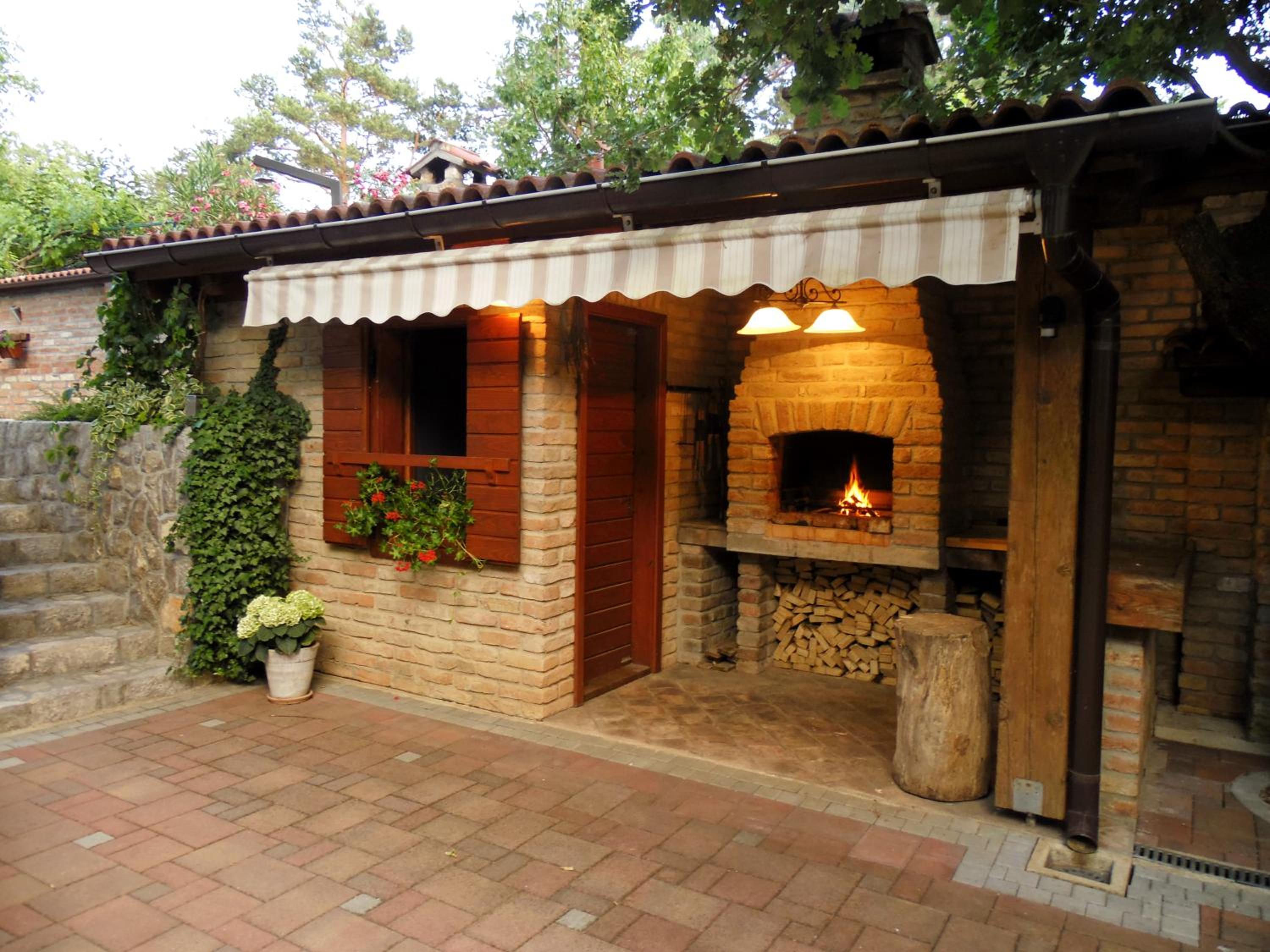 Villa Amalia Apartments view 3