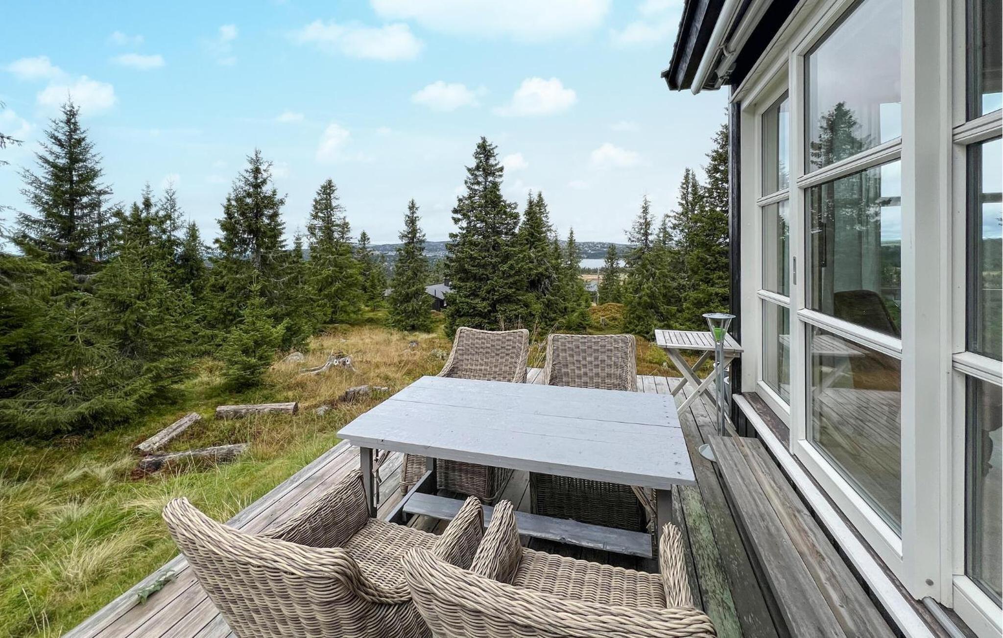 Cozy Home In Sjusjøen With Sauna
