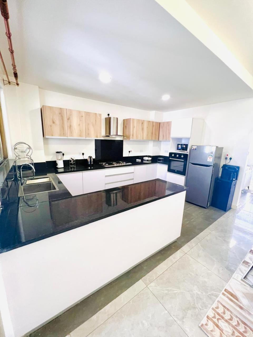 Executive classy apartment with unbeatable city views view 5