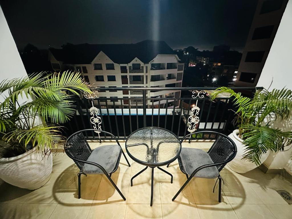 Executive classy apartment with unbeatable city views view 4