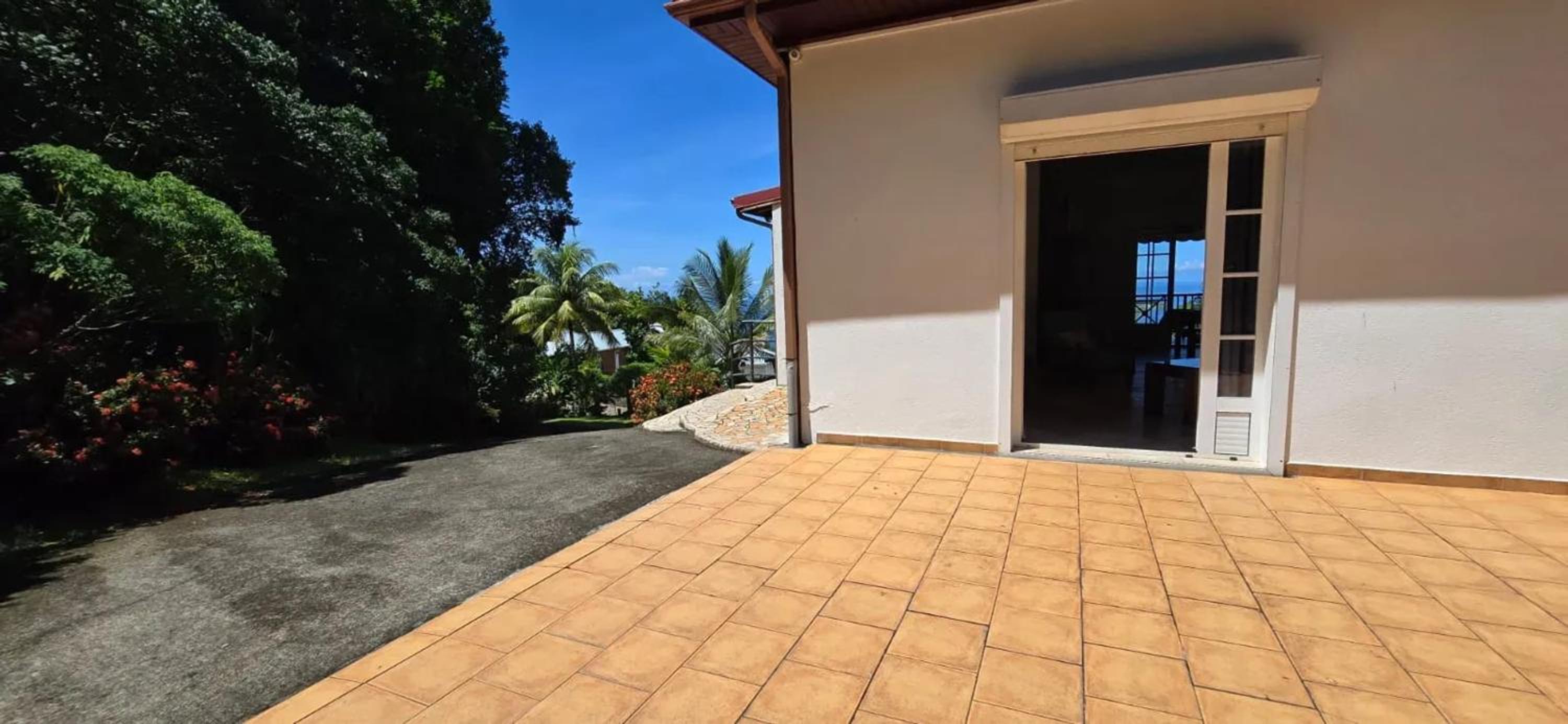 Maison confort Bouillante avec jardin et terrasse