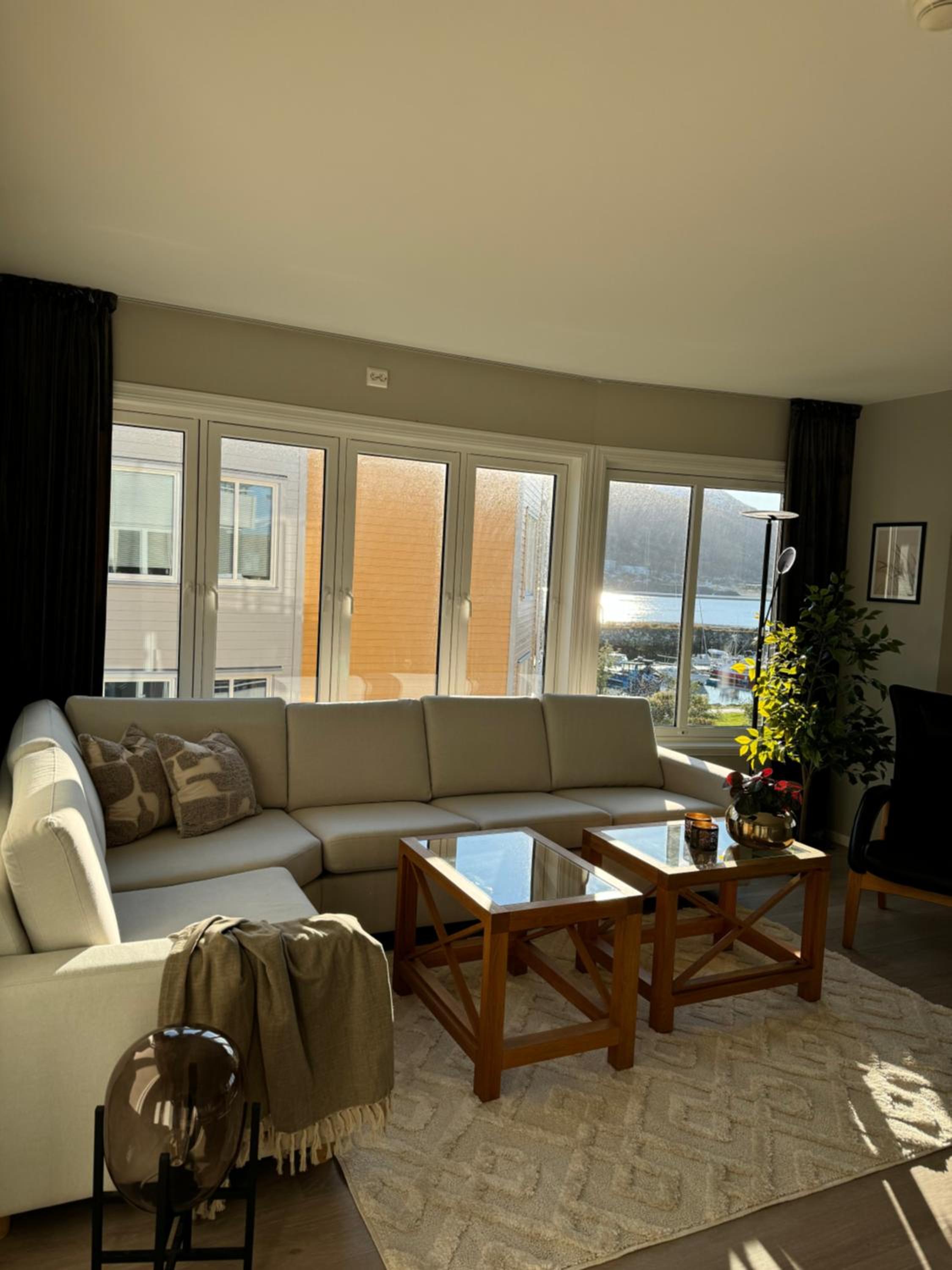 Big modern aparthment near by the sea & city center Tromsø view 5