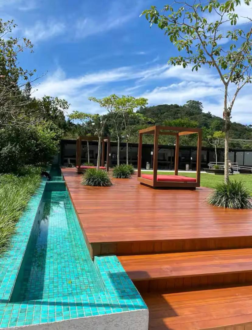 Apartamento na Praia Brava com Infra de Resort