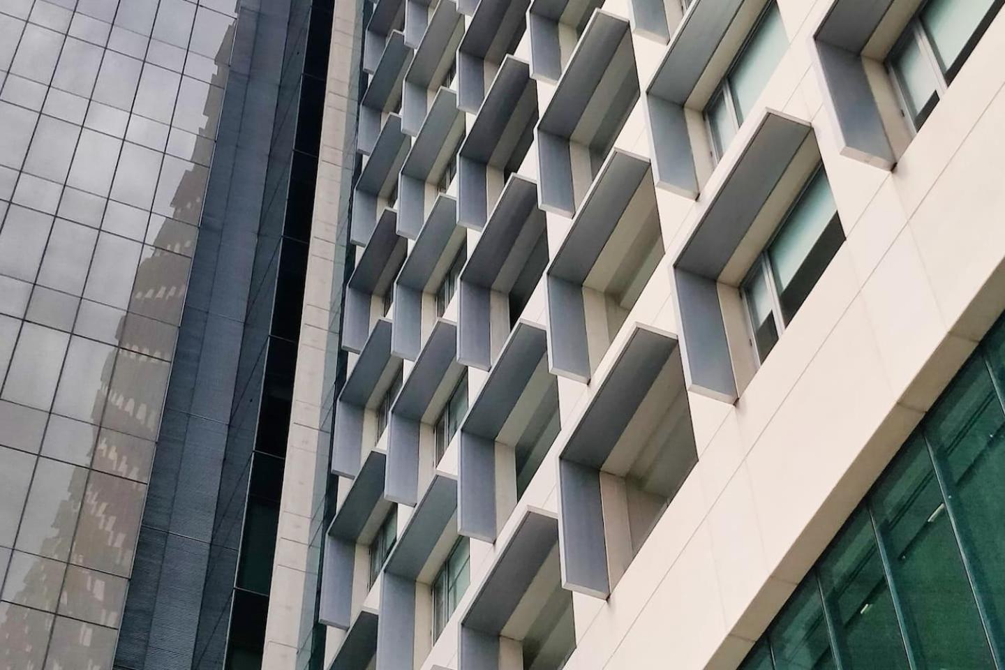 Luxurious AptHS WiFiAmazing city viewsLocation photo 5