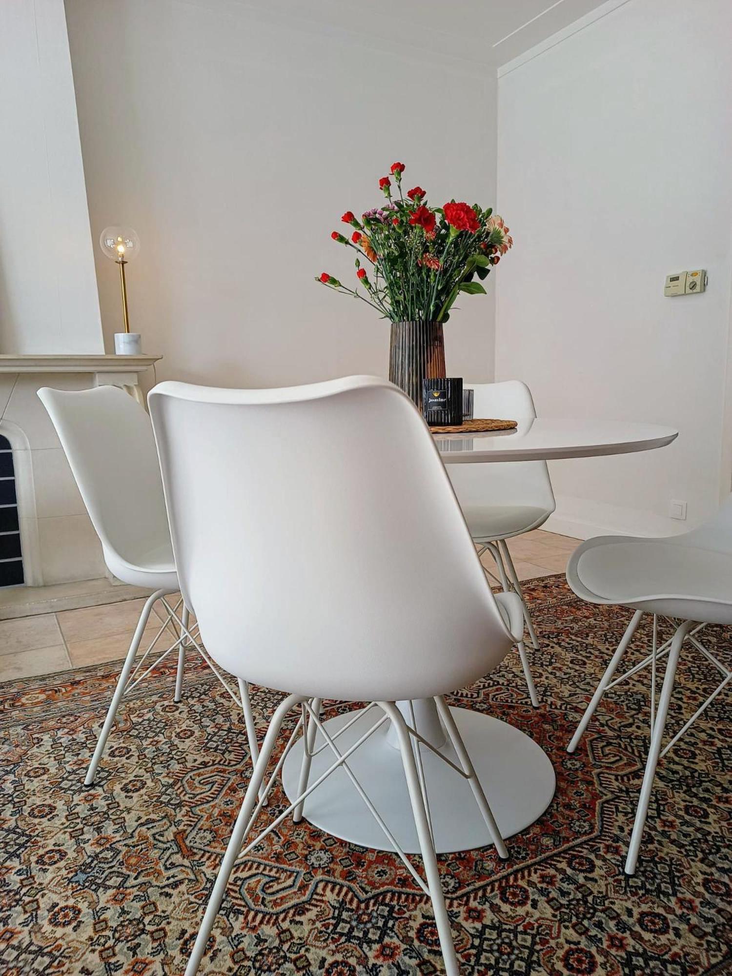 Rustieke studio met zeezicht