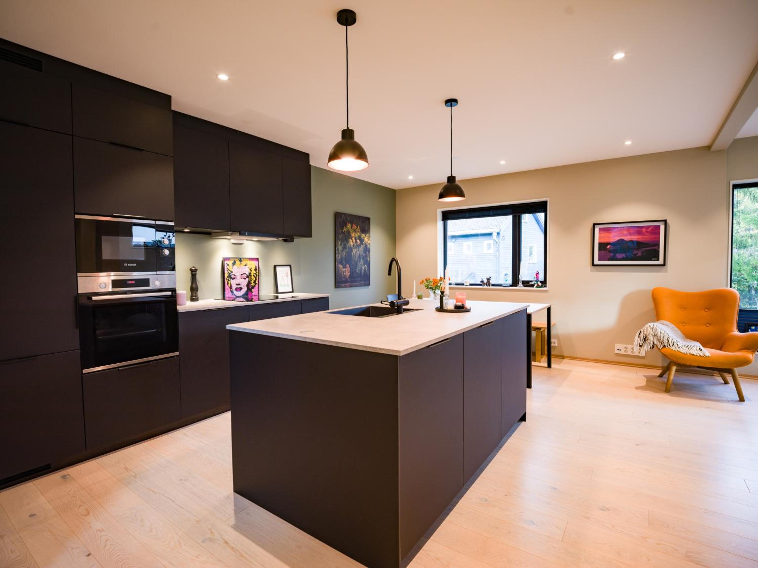 Modern and central apartment in quiet street view 2