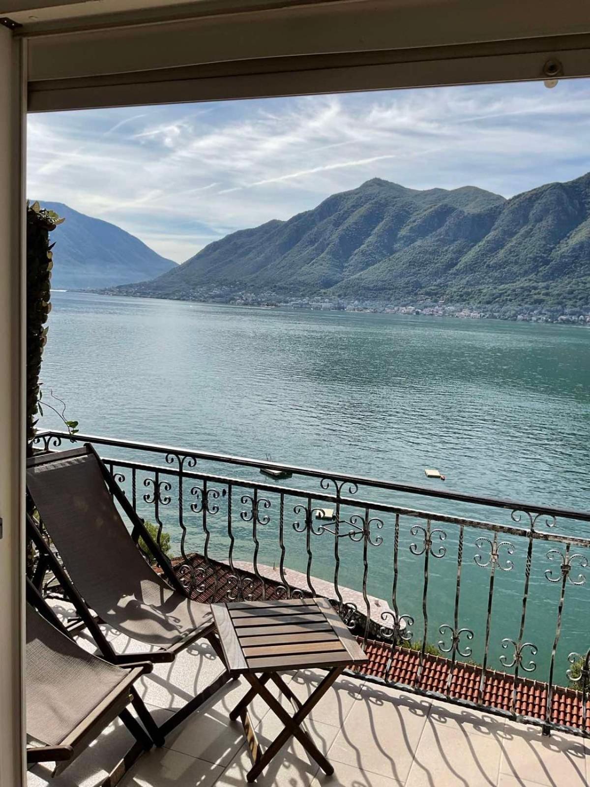 Glosy