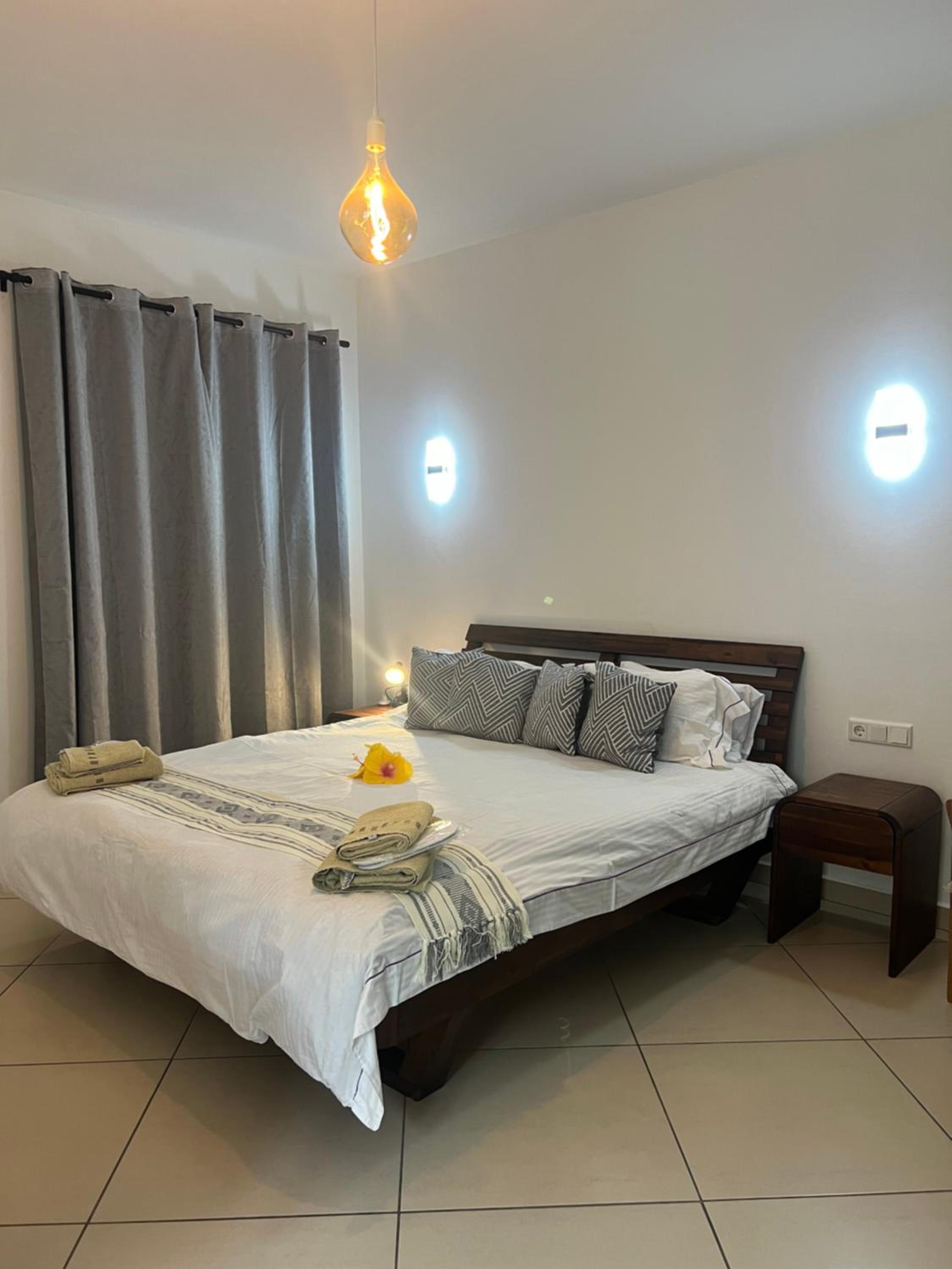 Blue Heaven Villa with Garden, Salt pool & Jacuzzi Welcomes All view 5