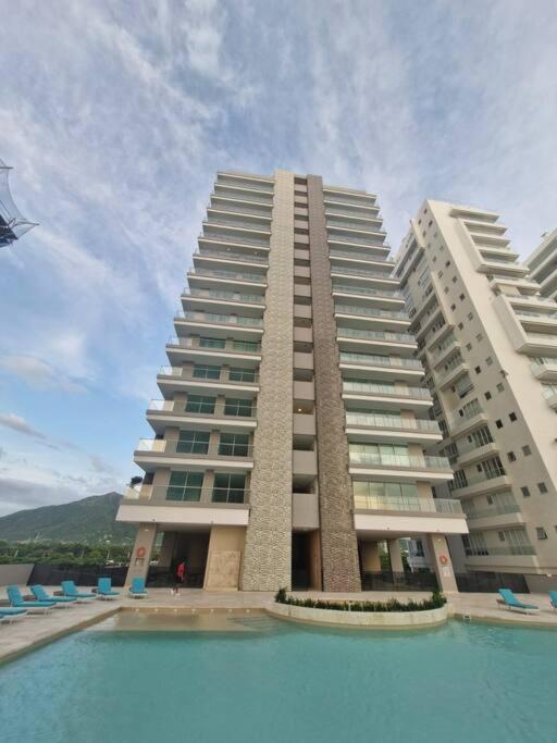 Apartamento en Santa Marta con Vista al Mar Sui Lofts 904 frente al Hotel Hilton