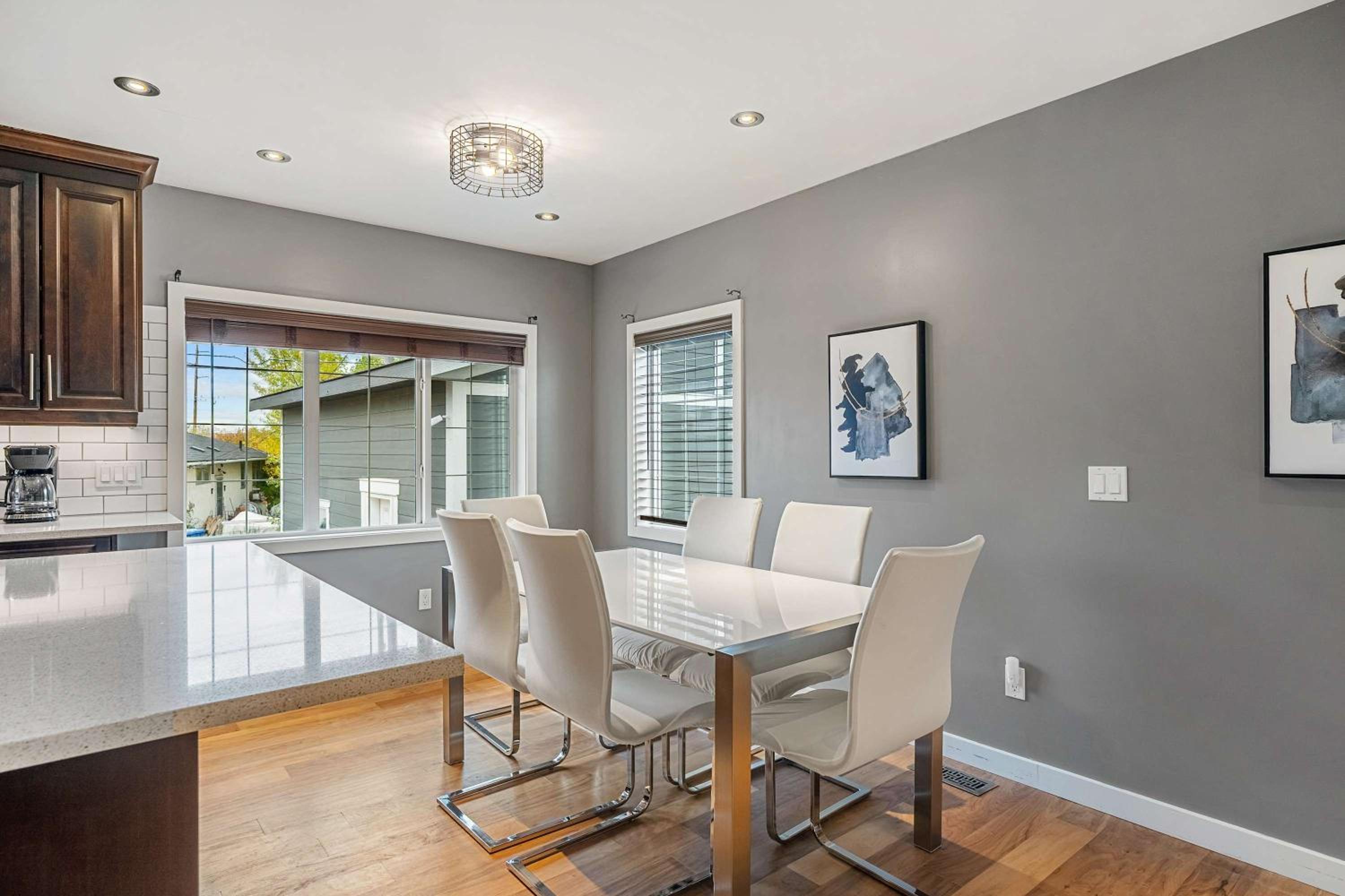 BOOK NOW, SAVE 30 PERCENT! NEW! 3BR Near Downtown, University, Airport, & Golf! FREE Banff Pass, Wine, Parking!