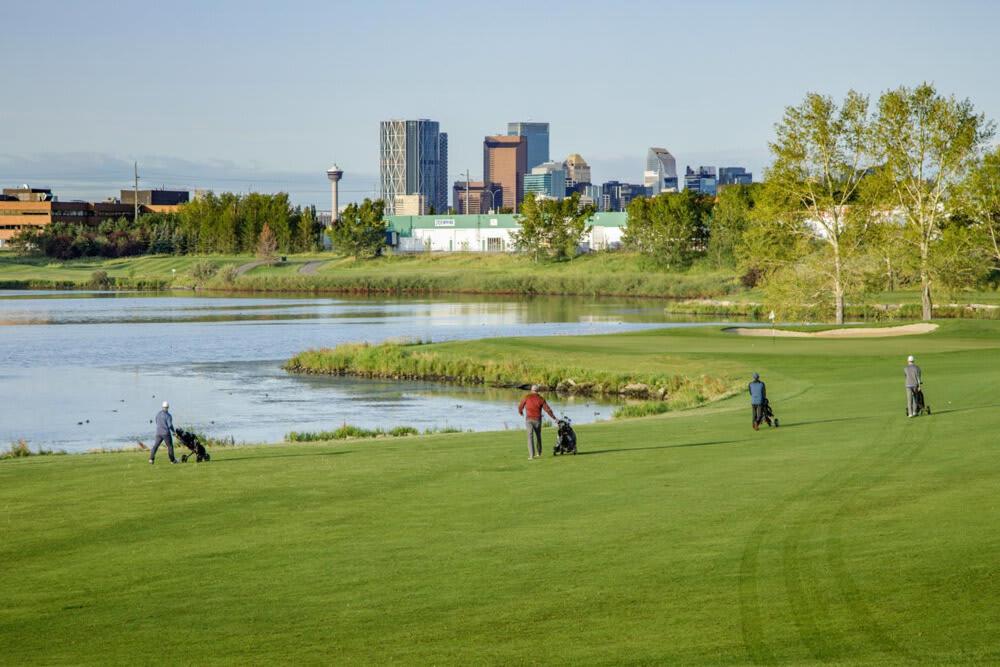 BOOK NOW, SAVE 30 PERCENT! NEW! 3BR Near Downtown, University, Airport, & Golf! FREE Banff Pass, Wine, Parking!