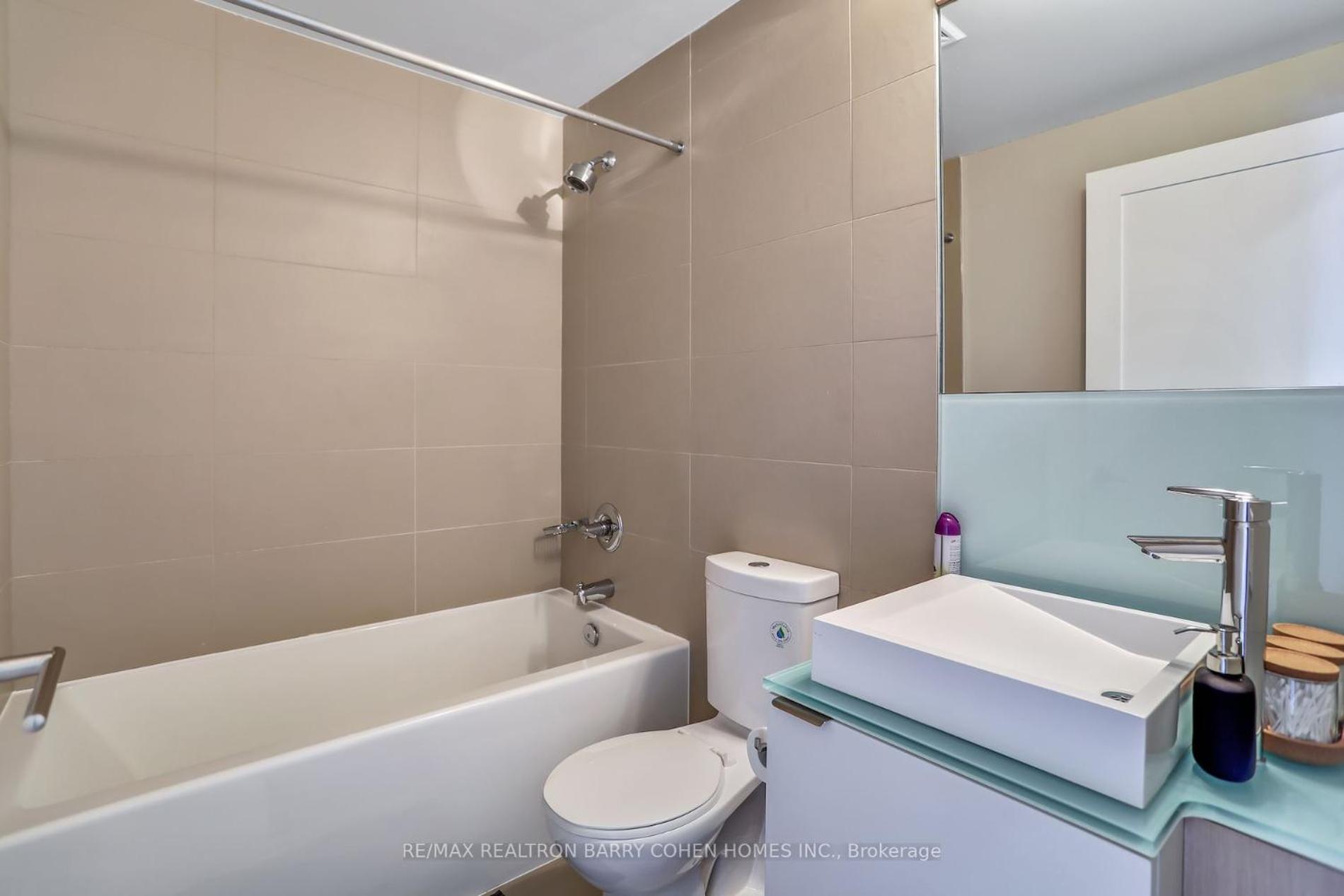 Downtown suites with Free Parking photo 4