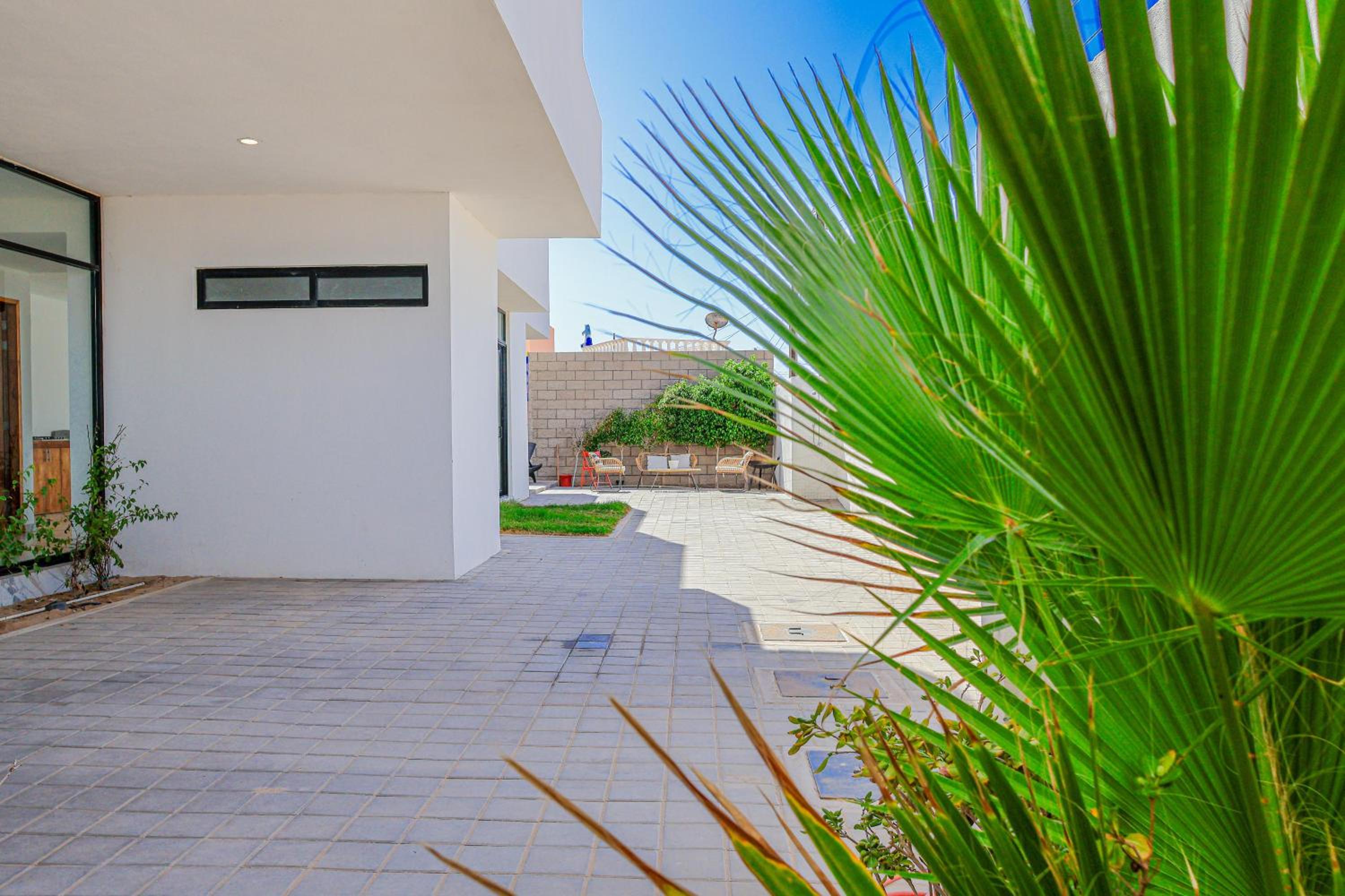 Calle de Las Sirenas view 4