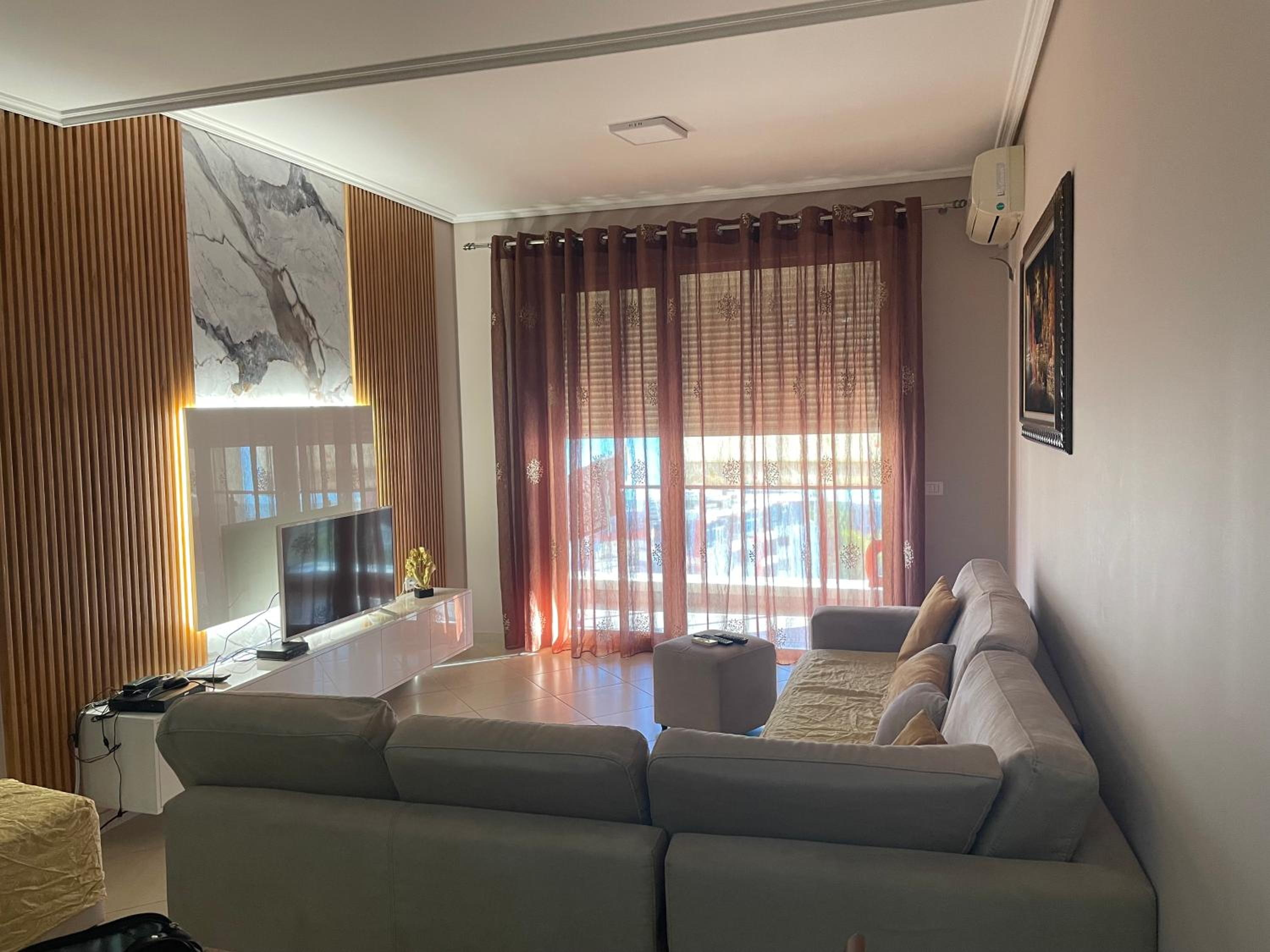 5 Star Apartment