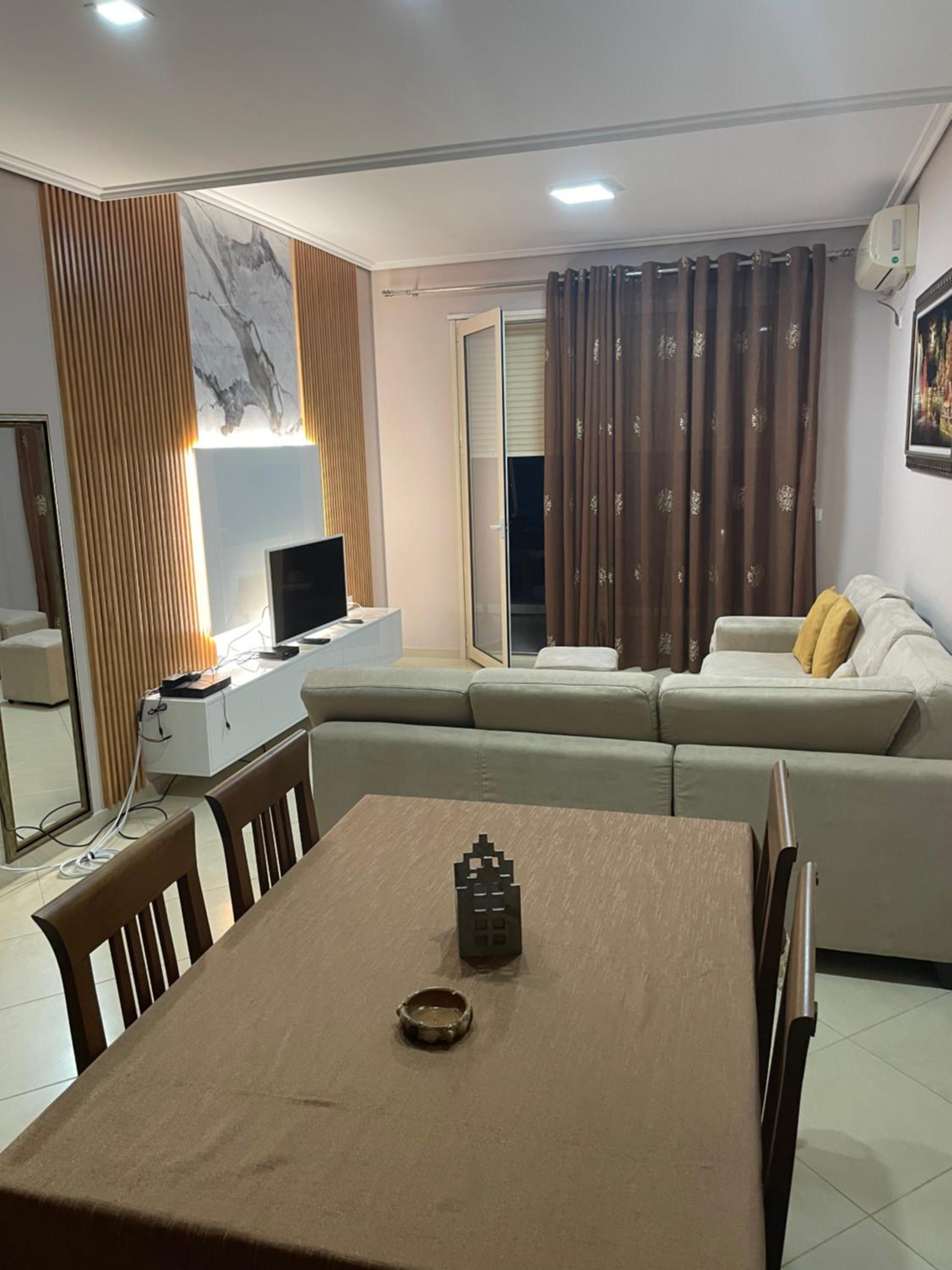 5 Star Apartment
