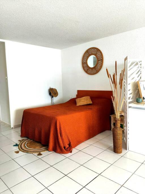 Cosy Studio, Mont Vernon fews steps from Orient Bay Beach view 3